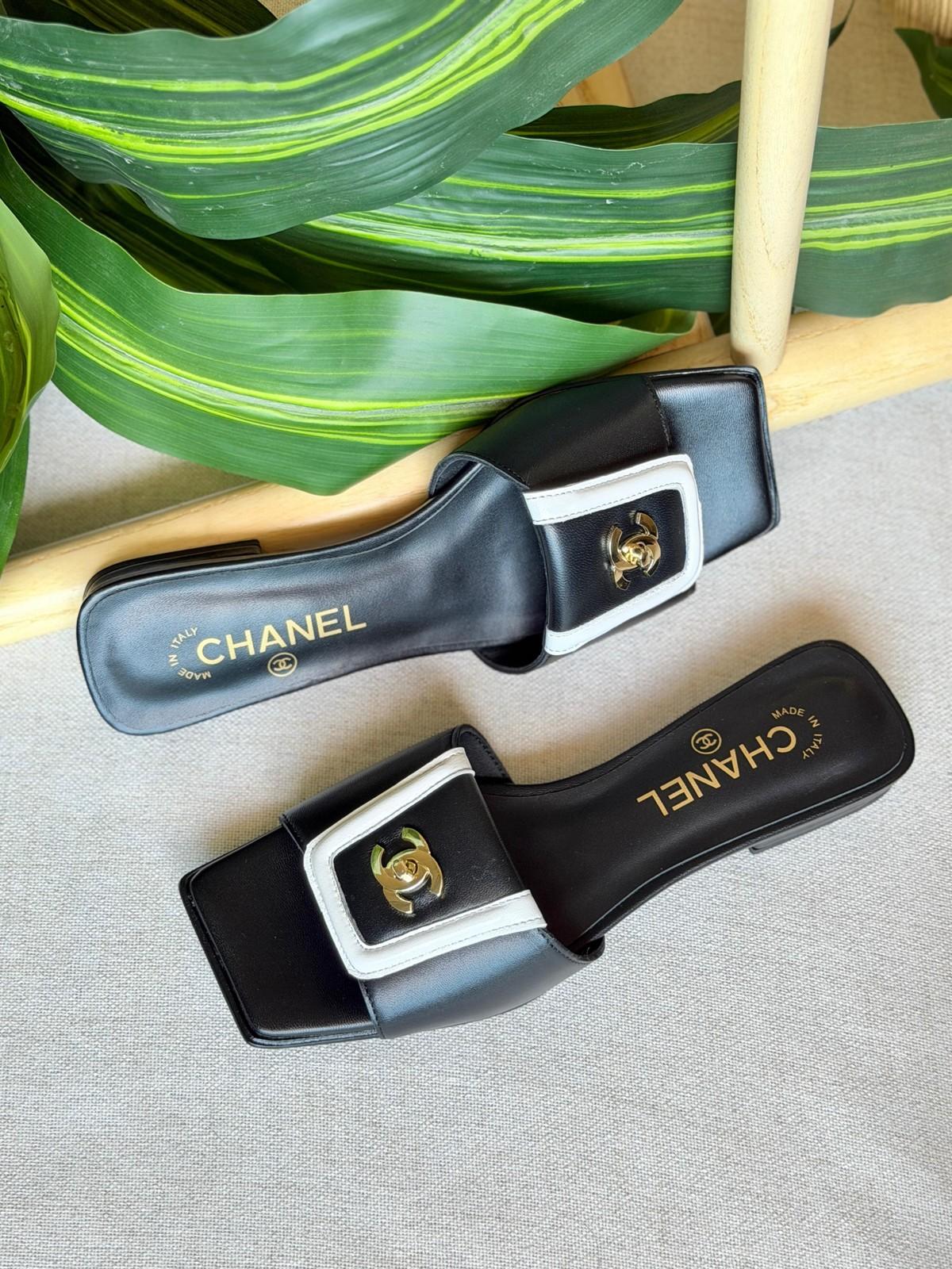 Chanel CC Square-Toe Slide Sandals in Black Leather with White Trim · 2