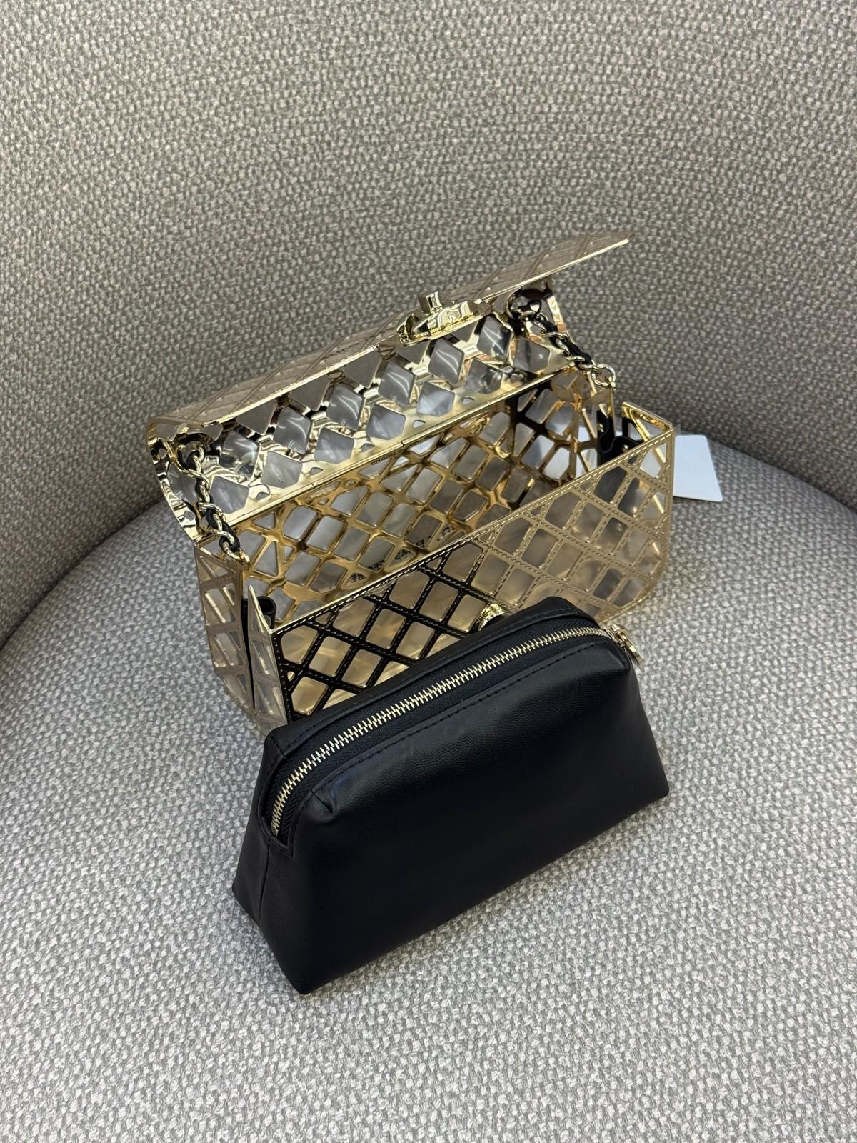 Gold metal lattice clutch with black leather pouch and chain · 3