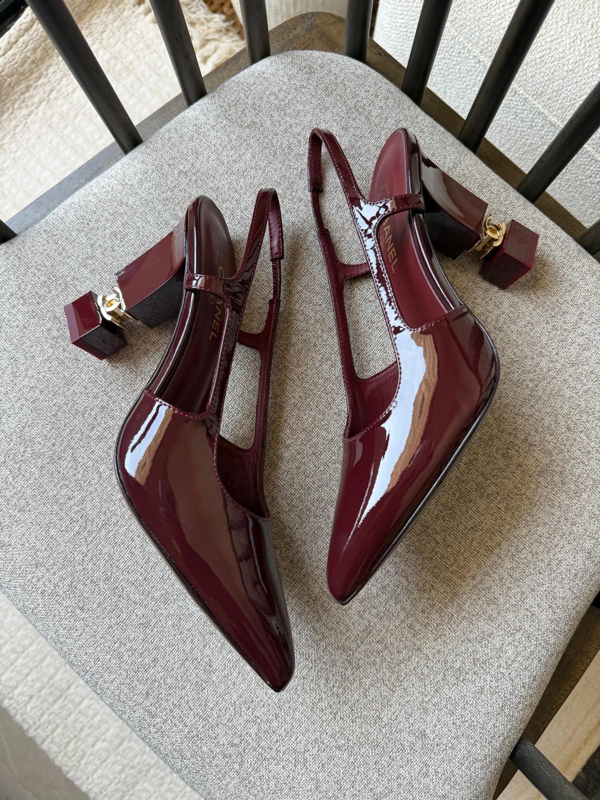 Chanel Slingback Pumps in Patent Leather with Pearl Heel · 3