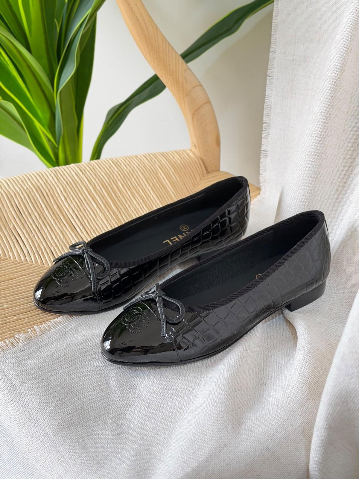 Chanel Quilted Patent Leather Ballet Flats in Black · 2