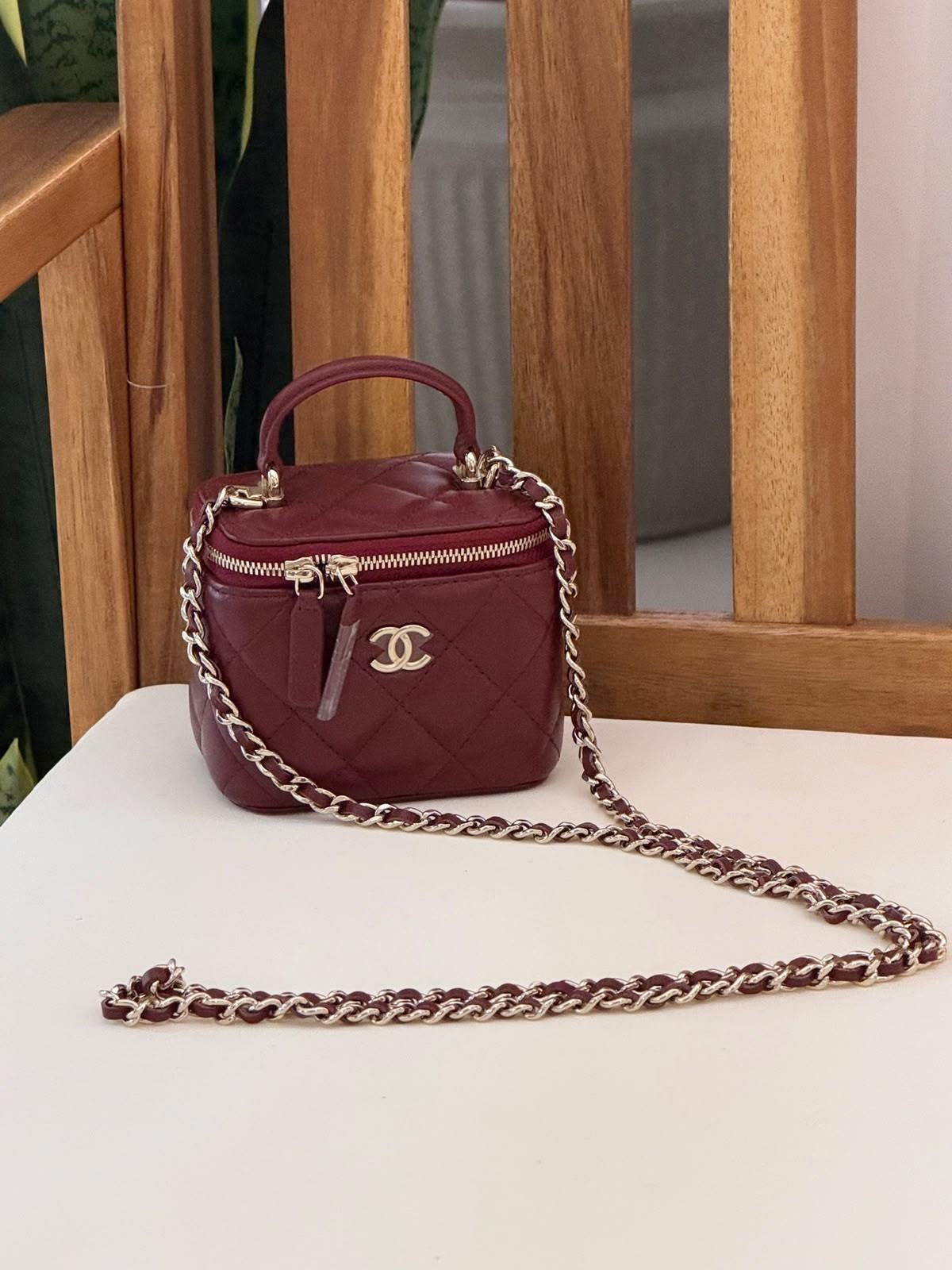 Chanel quilted top-handle vanity case with chain · 3