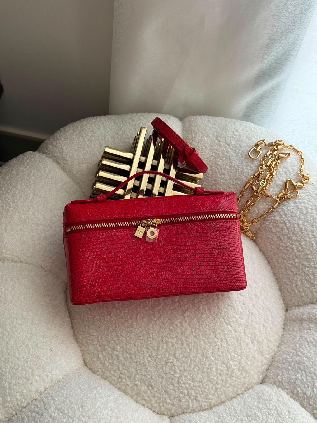 Chanel zip pouch with top handle and chain in lizard-embossed calfskin · 3