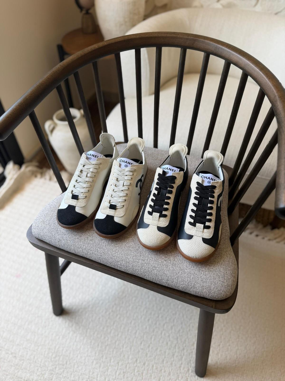 Chanel Low-Top Sneakers in Calfskin and Suede with CC Logo · 2
