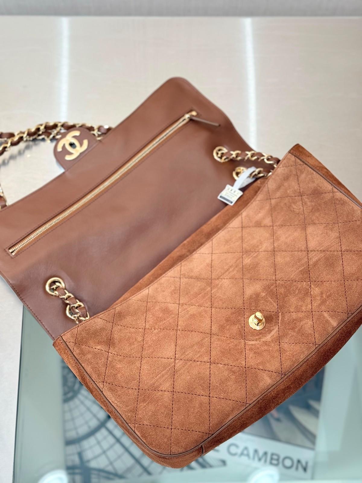 Chanel Classic Flap bag in brown suede · 2