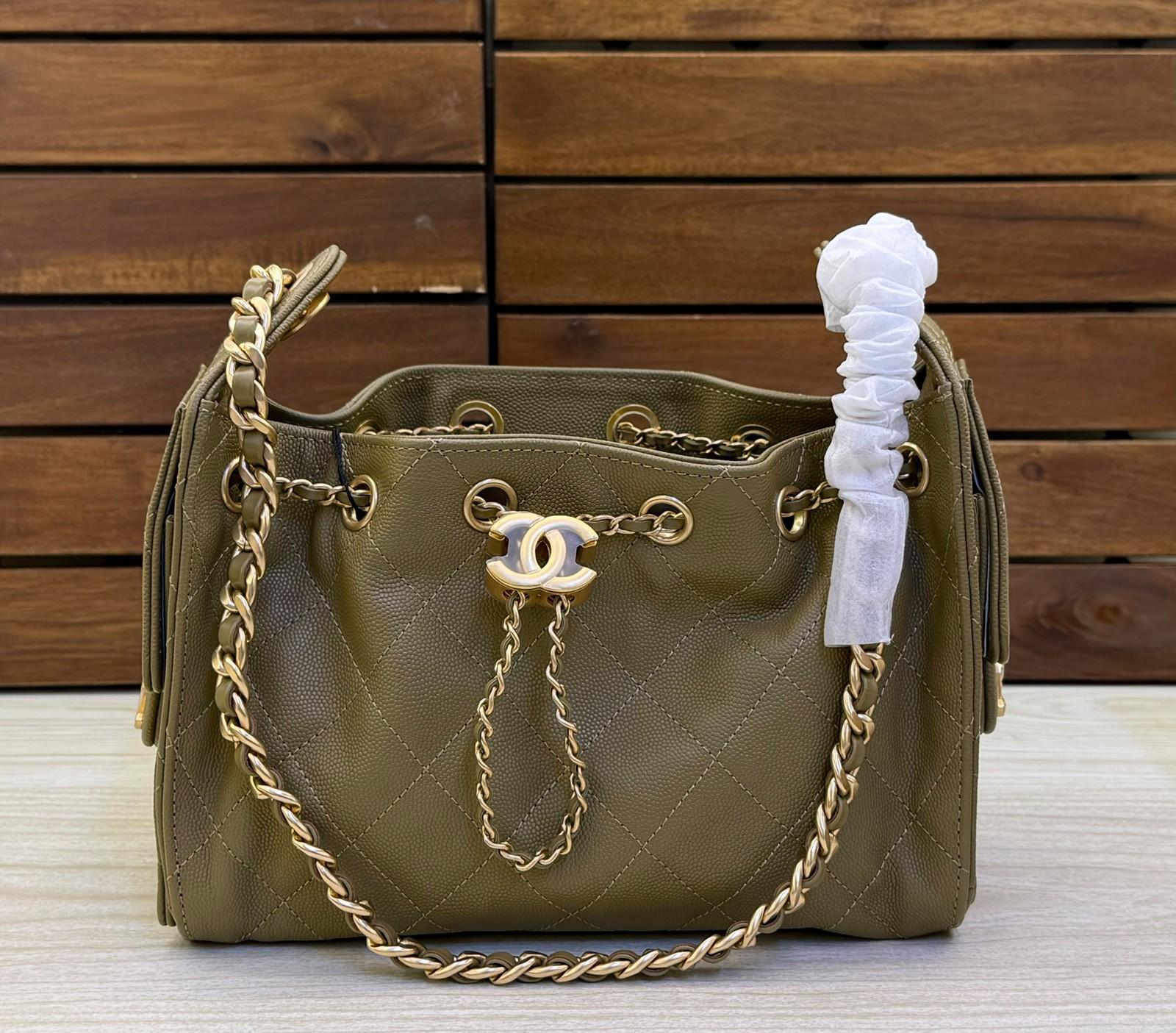 Chanel 25 Small hobo bag in diamond-quilted leather · 3