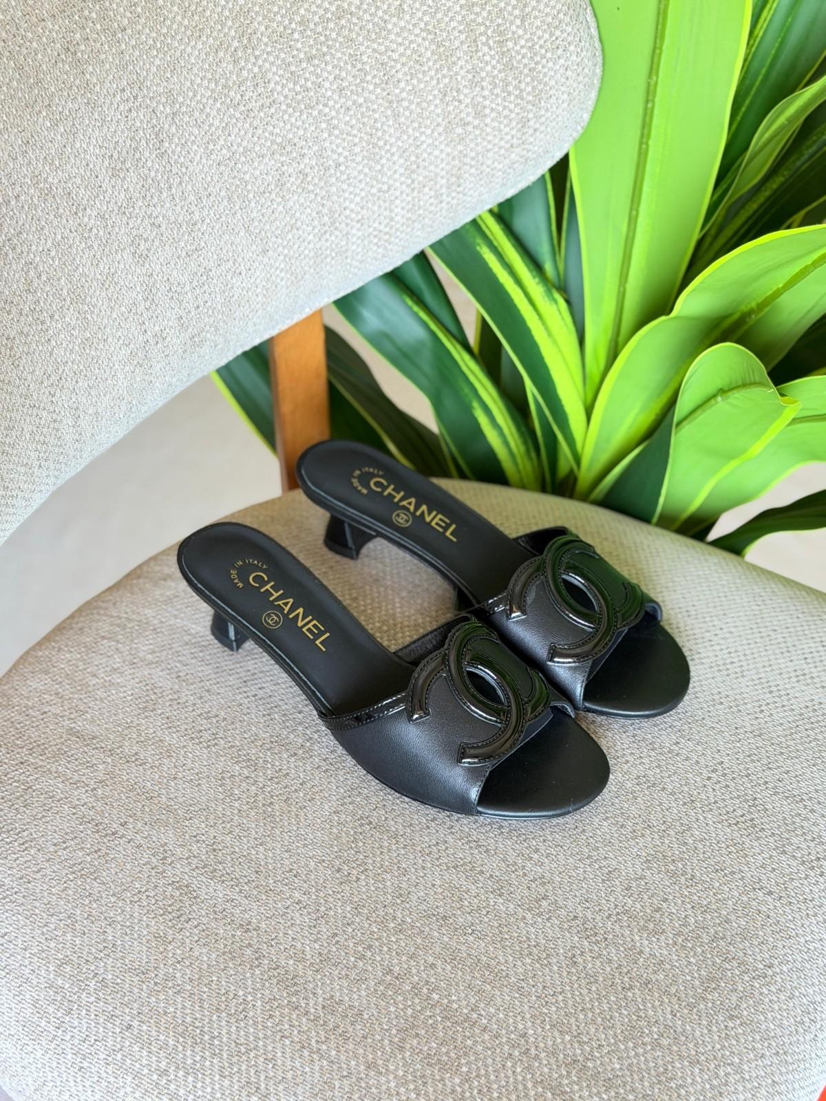 Chanel CC Logo Mule Sandals in Black Leather · 2