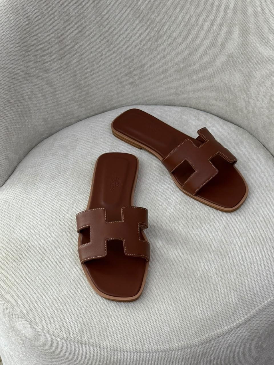 Hermès Oran sandal in cognac calfskin with white topstitching · 2