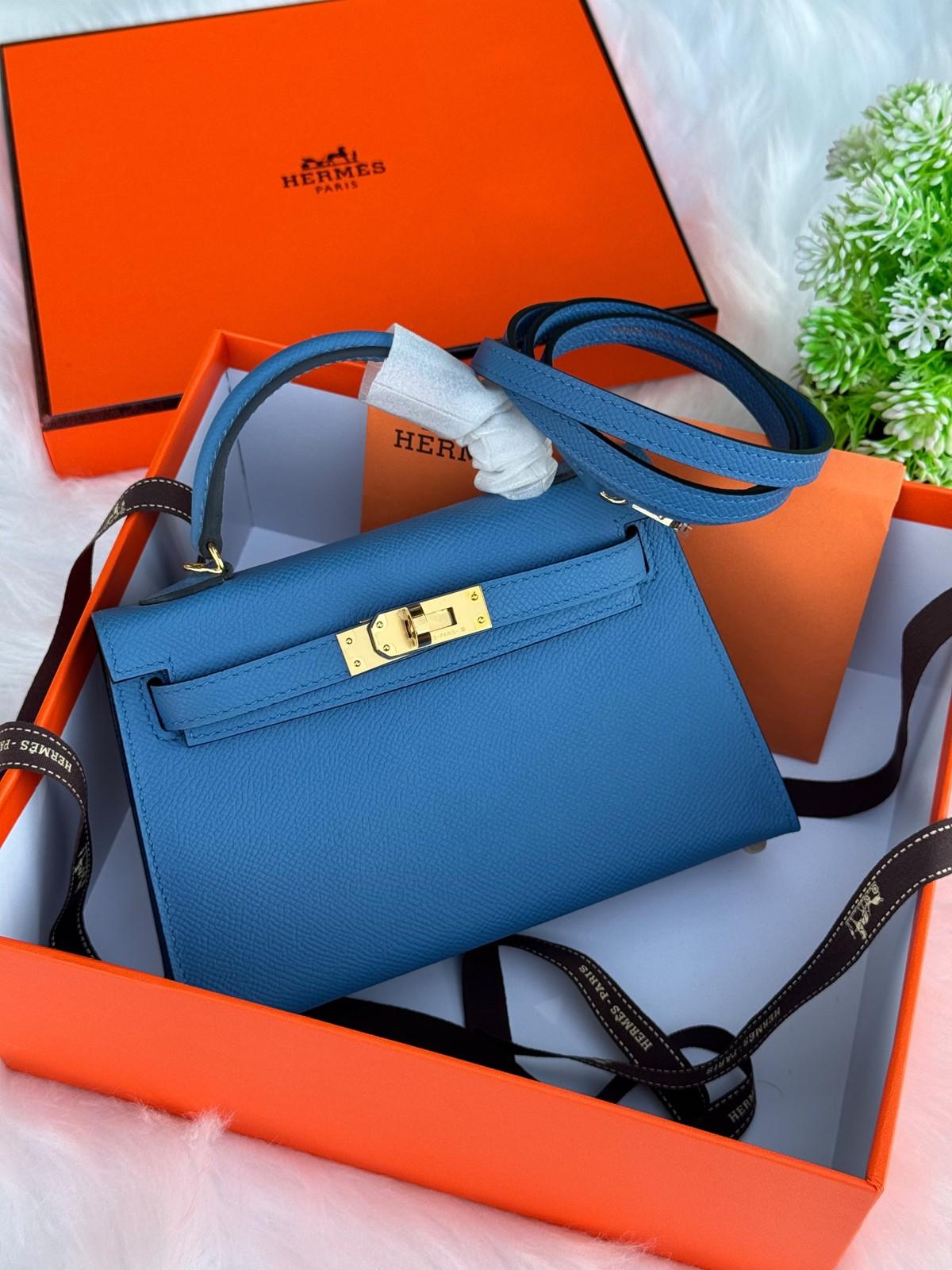 Hermès Kelly Mini Handmade Bag in Epsom Leather with Gold Hardware · 3