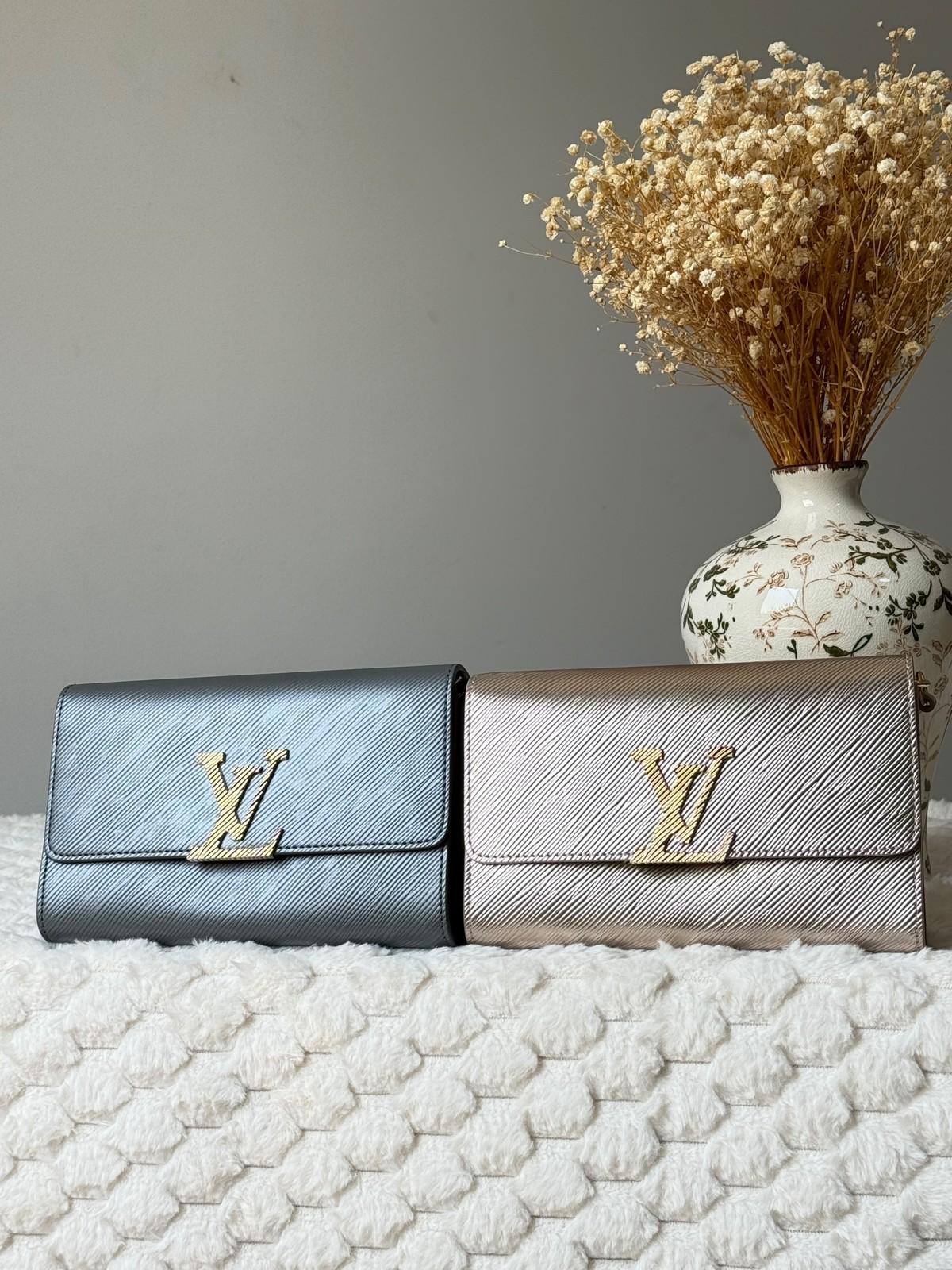 Louis Vuitton Epi Leather Wallet with LV Twist Lock · 3