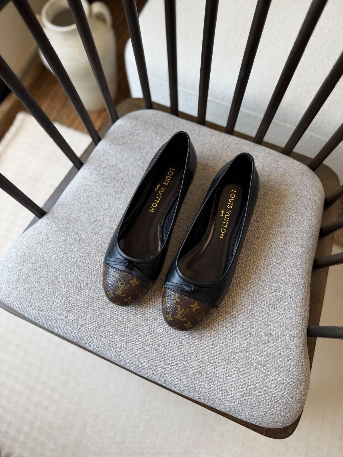 Louis Vuitton Monogram Canvas Ballet Flat in Leather · 2