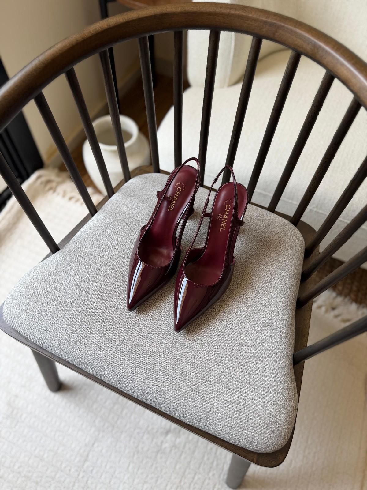 Chanel Slingback Pumps in Patent Leather with Pearl Heel · 2