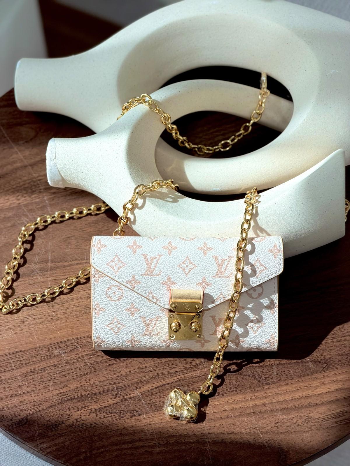حقيبة لويس فيتون مونوغرام صغيرة بسلسلة وإبزيم S (Louis Vuitton) · 2