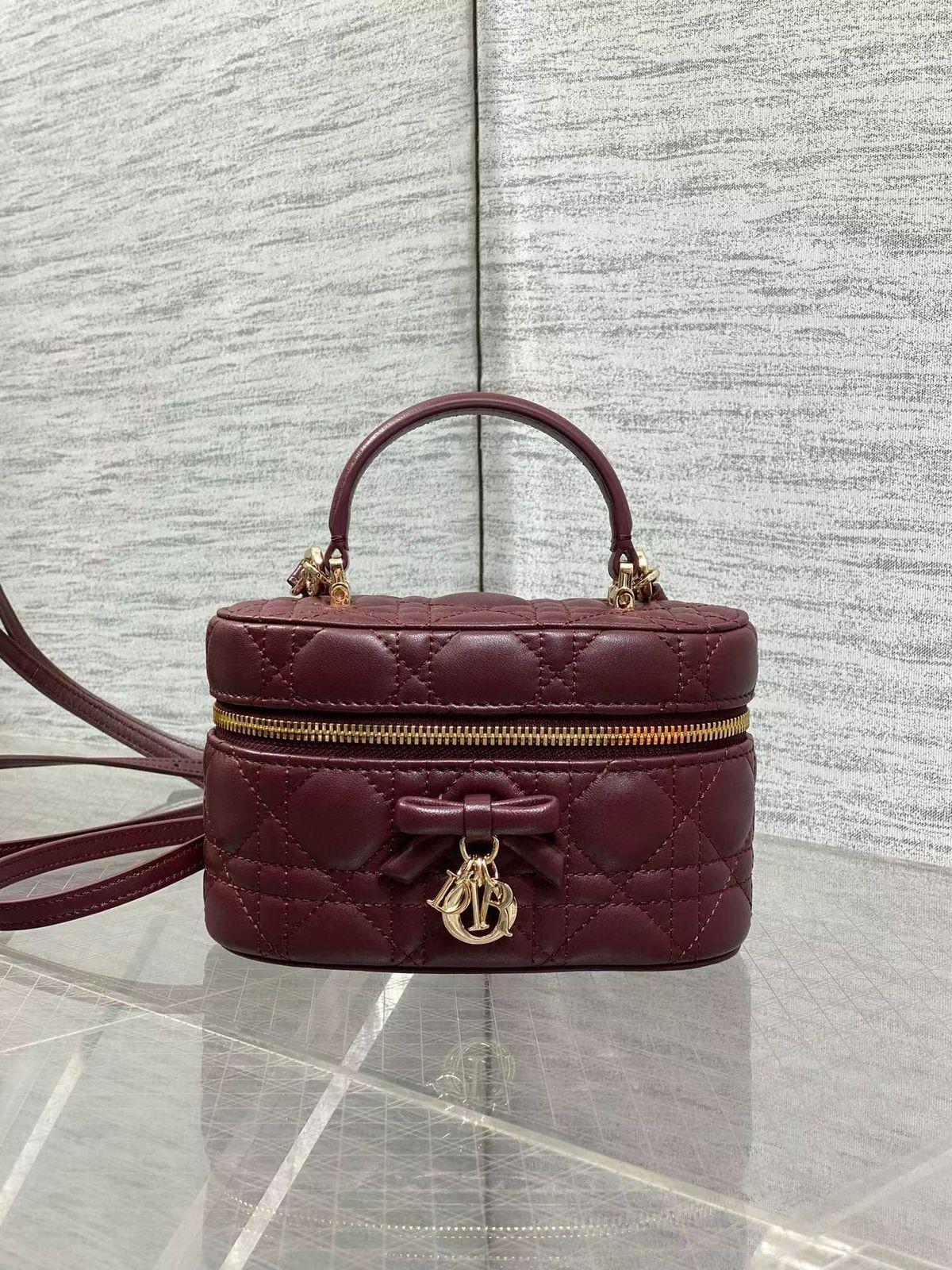Dior vanity case in macrocannage lambskin with a bow and D charm · 2