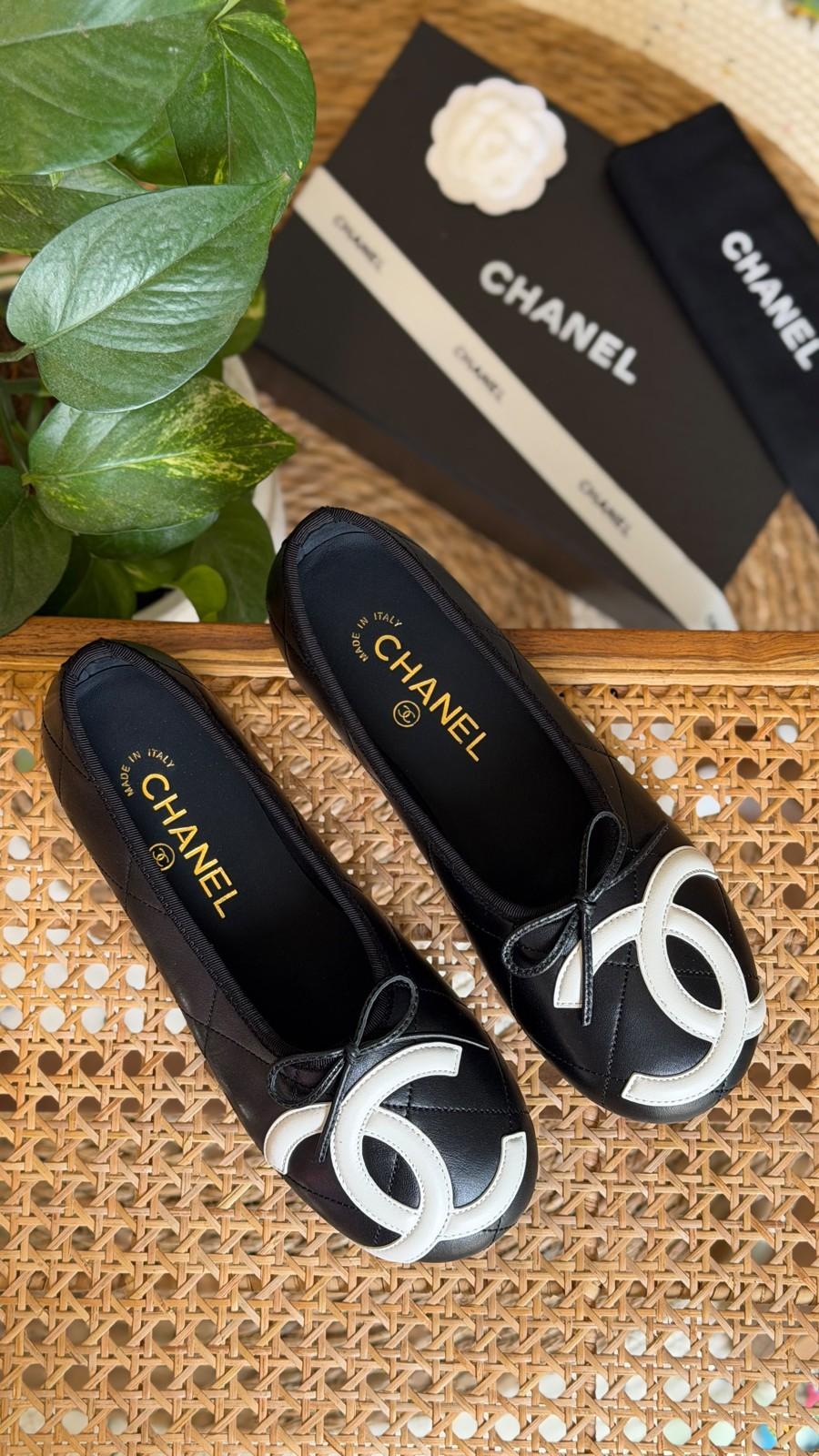 Chanel CC bow ballet flats in leather · 3