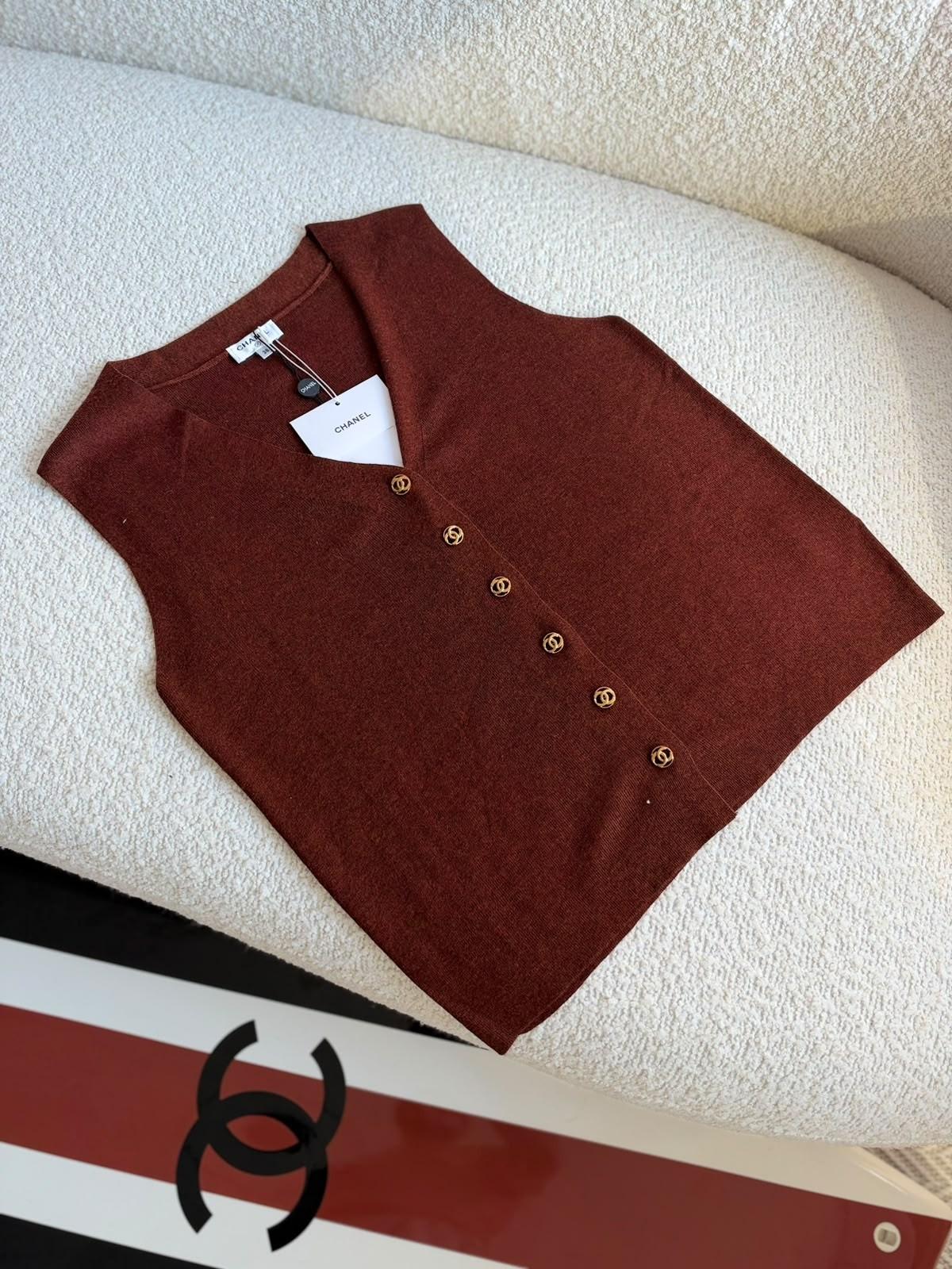 Chanel CC button knit vest · 2