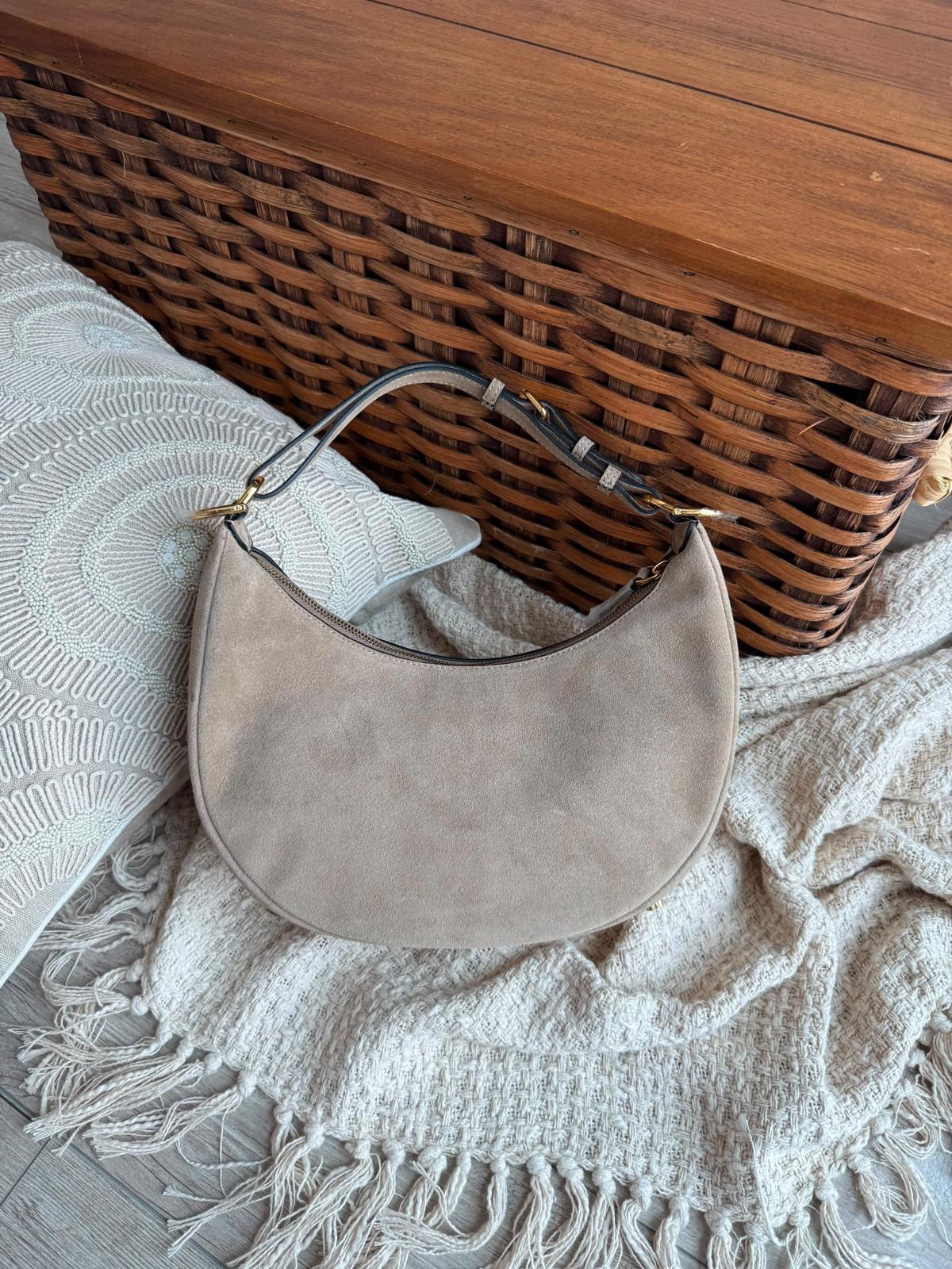 Fendi Croissant bag in leather · 3