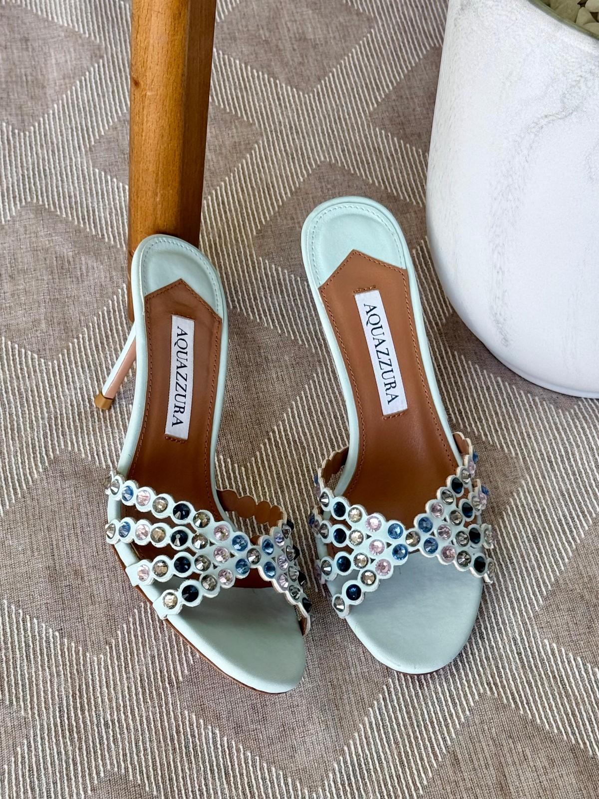 صندل أكوازورا مفتوح من الخلف بحلية كريستالية من الجلد المدبوغ والجلد · 3