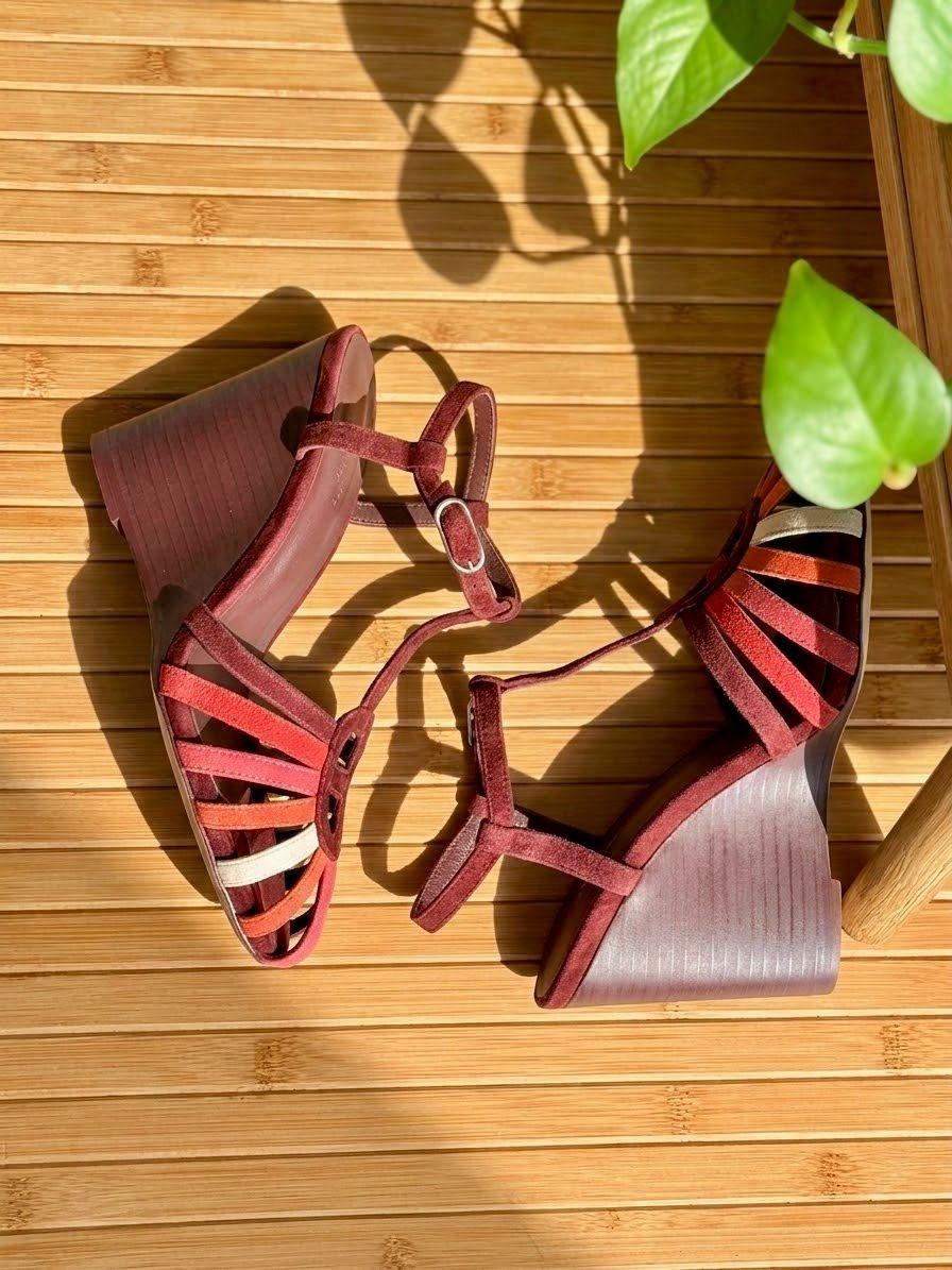 صندل هيرميس بكعب wedge من جلد الشمواه متعدد الألوان بقصّة حرف H · 3