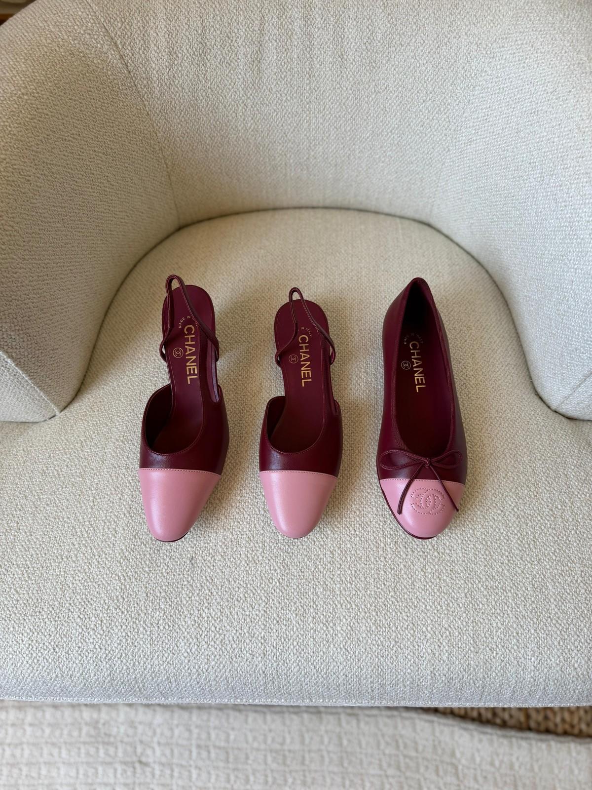 Chanel two-tone cap-toe ballet flats in lambskin · 3