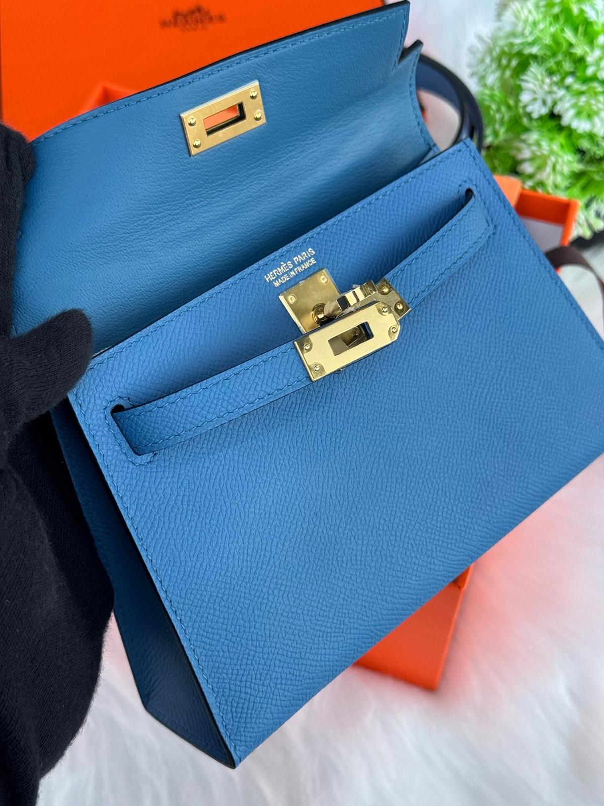 Hermès Kelly Mini Handmade Bag in Epsom Leather with Gold Hardware · 2