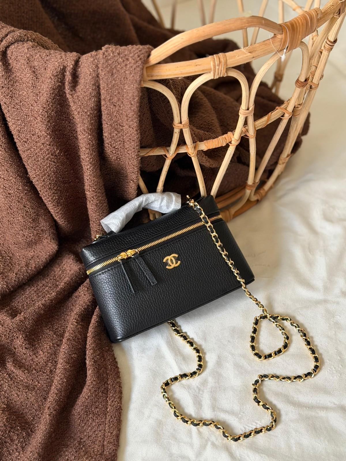 Chanel Vanity with Chain bags in grained calfskin · 3