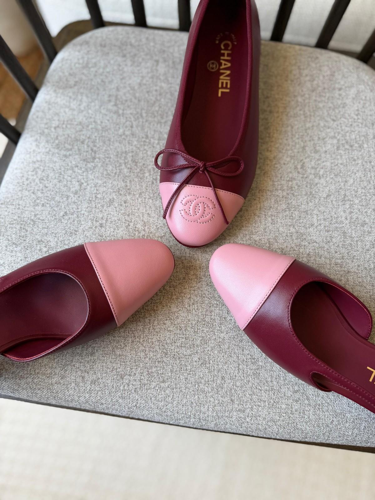 Chanel two-tone cap-toe ballet flats in lambskin · 2