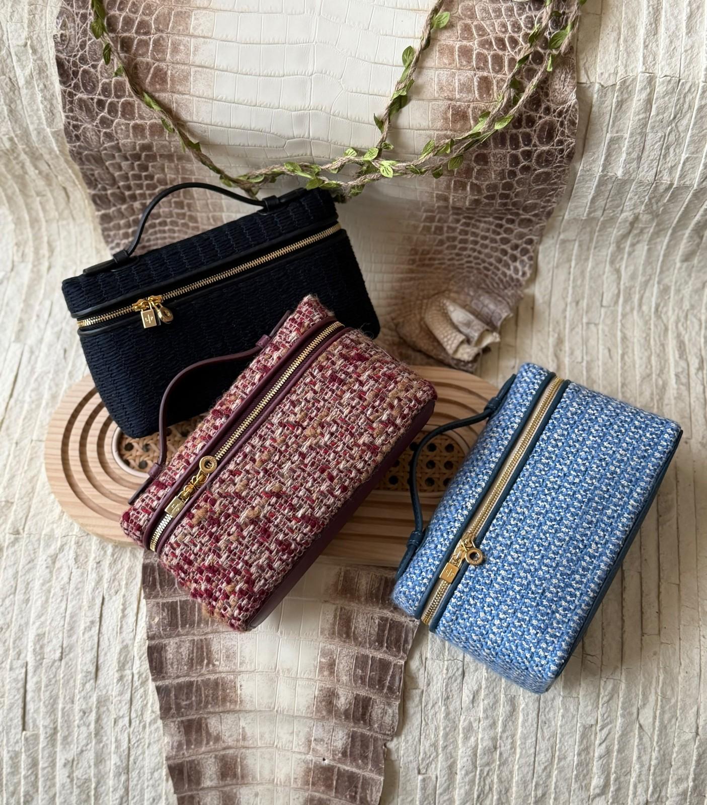 Chanel Top Handle Vanity Case in tweed · 3