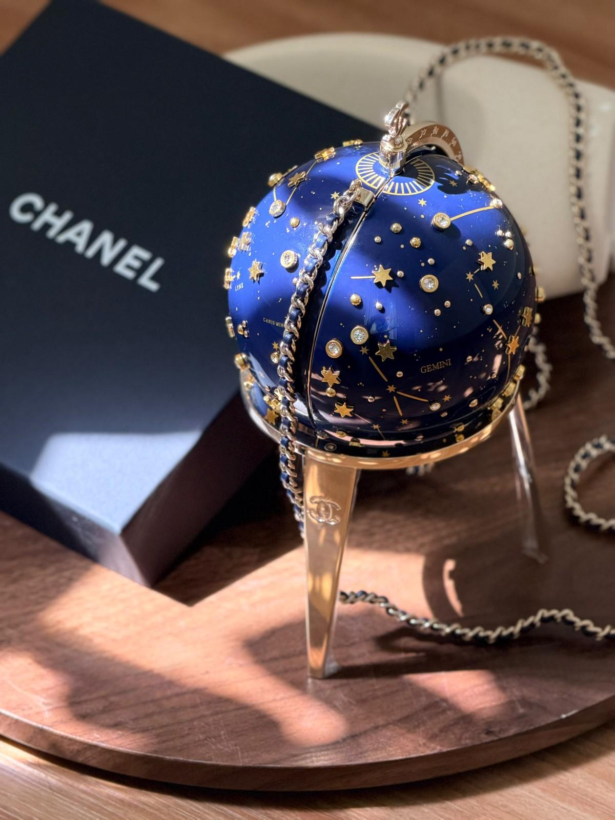 حقيبة شانيل مينوديير الكرة السماوية (Chanel) · 2