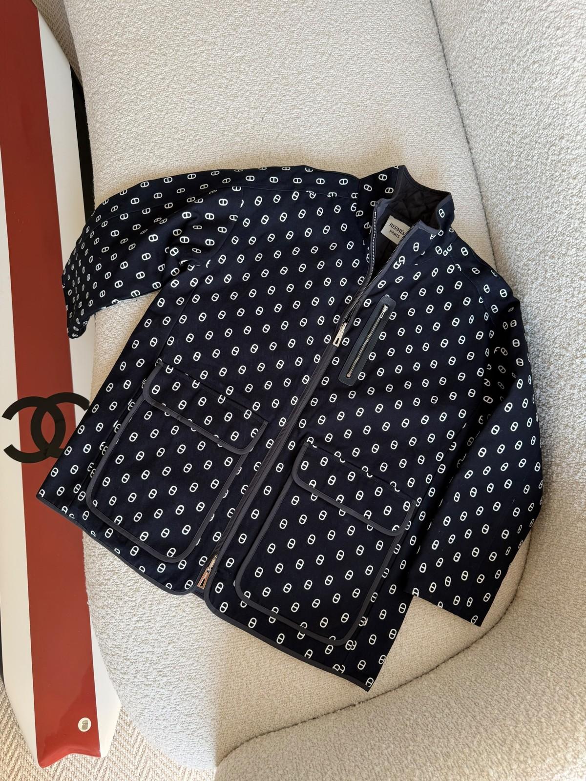 Hermès Reversible Quilted Jacket in Navy Silk Print and Black Technical Fabric · 2