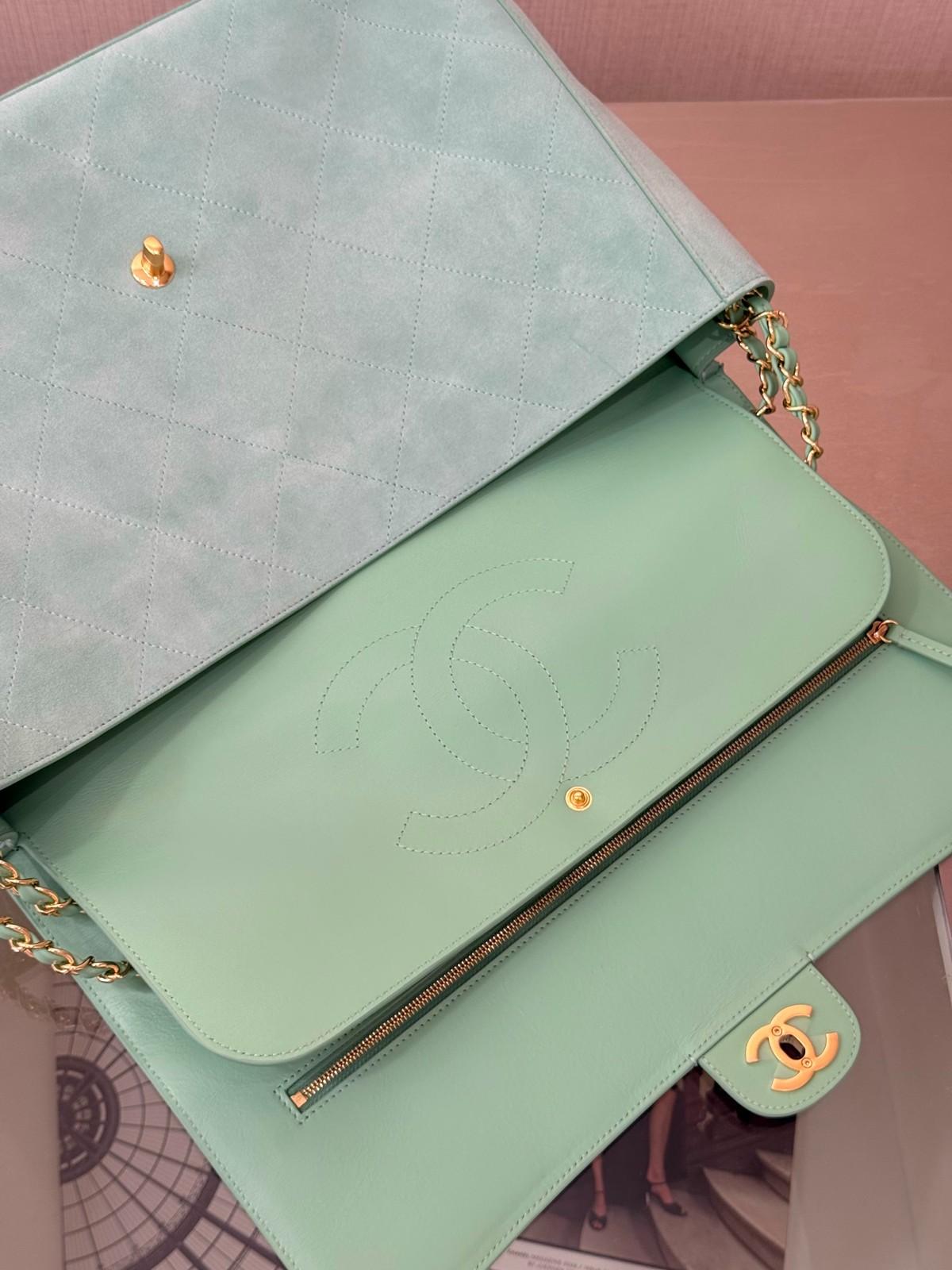 Chanel Classic Flap bag in mint green suede · 2