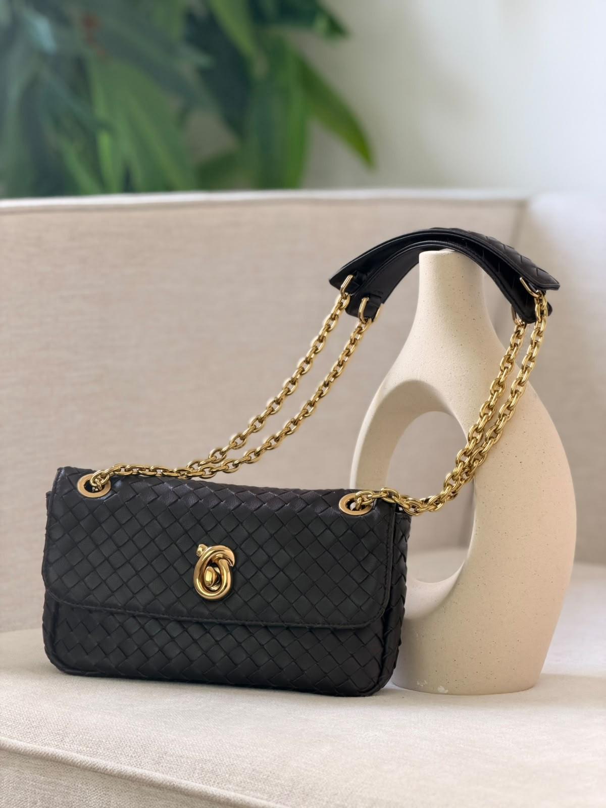 Bottega Veneta Intrecciato Knot Shoulder Bag · 2
