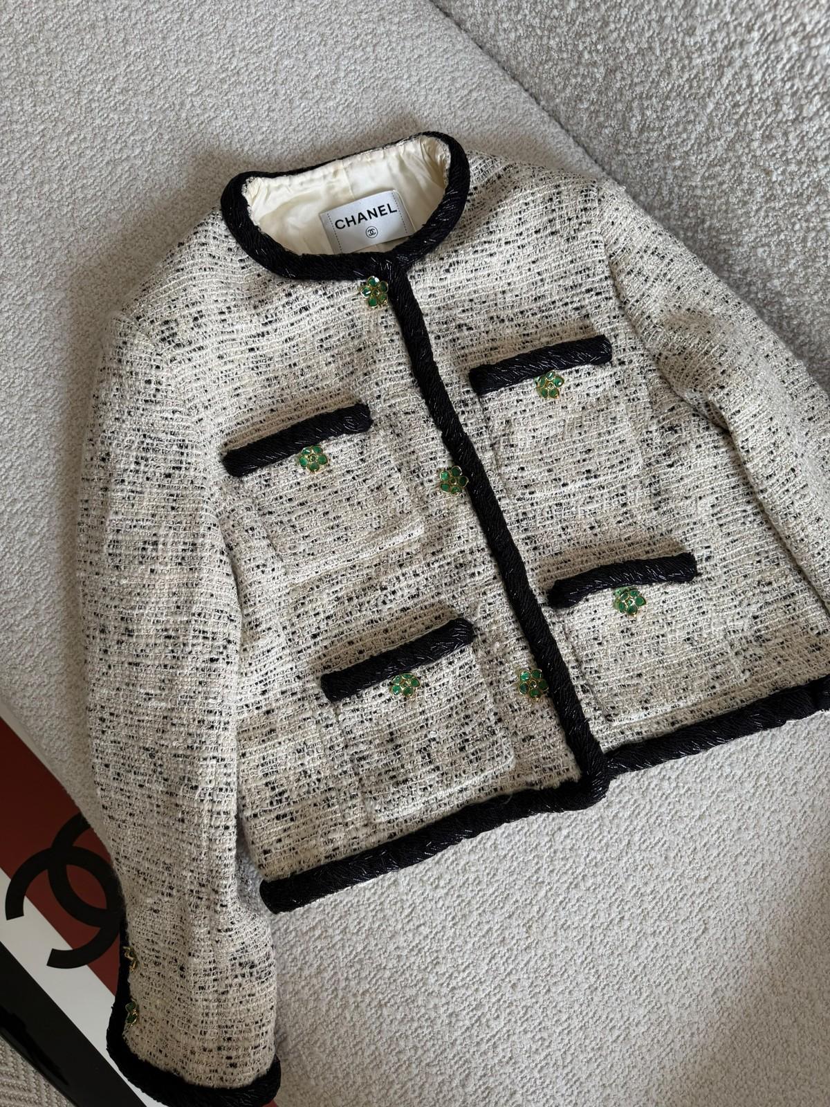 Chanel White Tweed Jacket with Black Trim and Green Clover Buttons · 3
