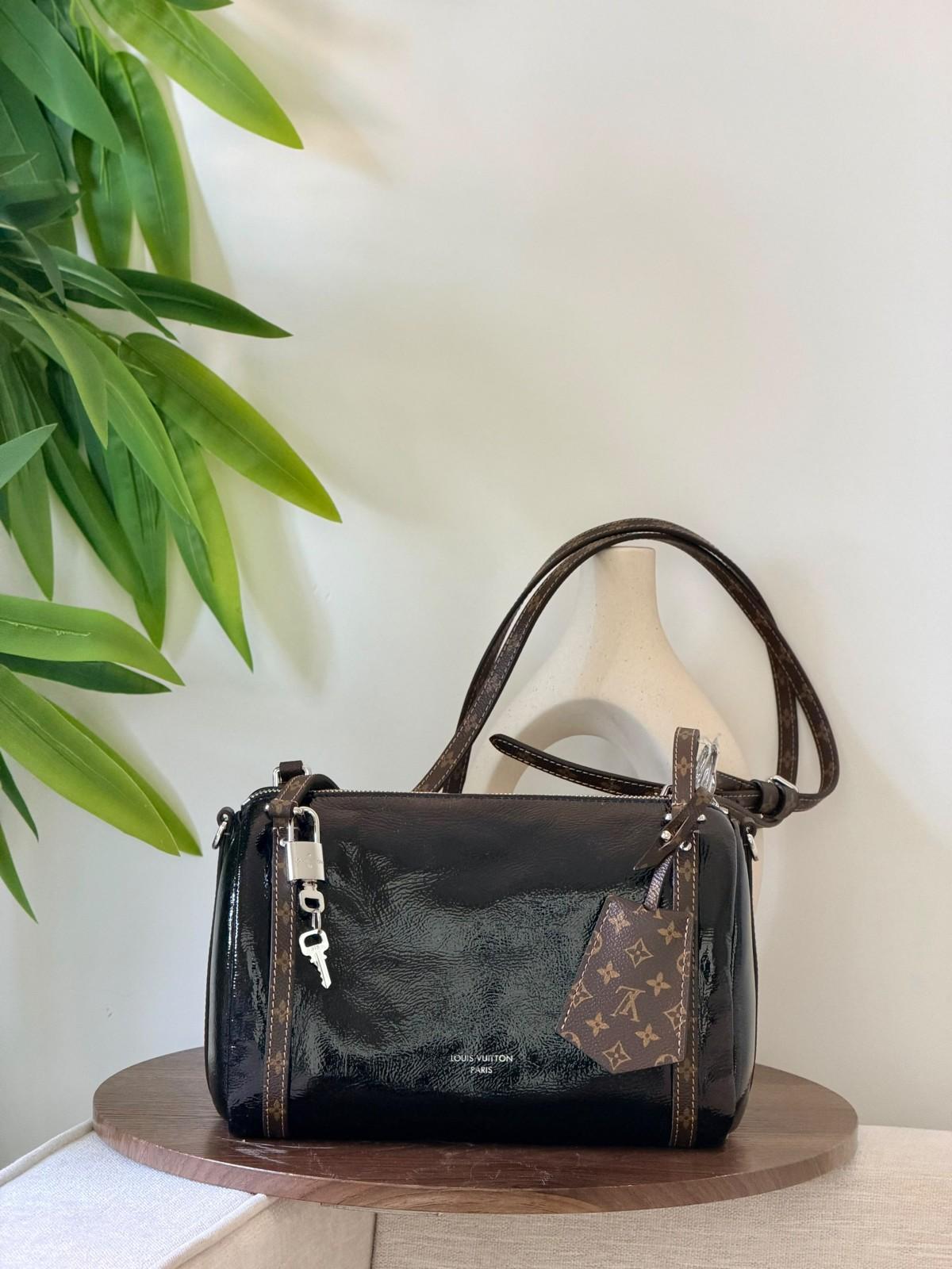 حقيبة لويس فيتون جلدية بحواشٍ من قماش المونوغرام (Louis Vuitton) · 3