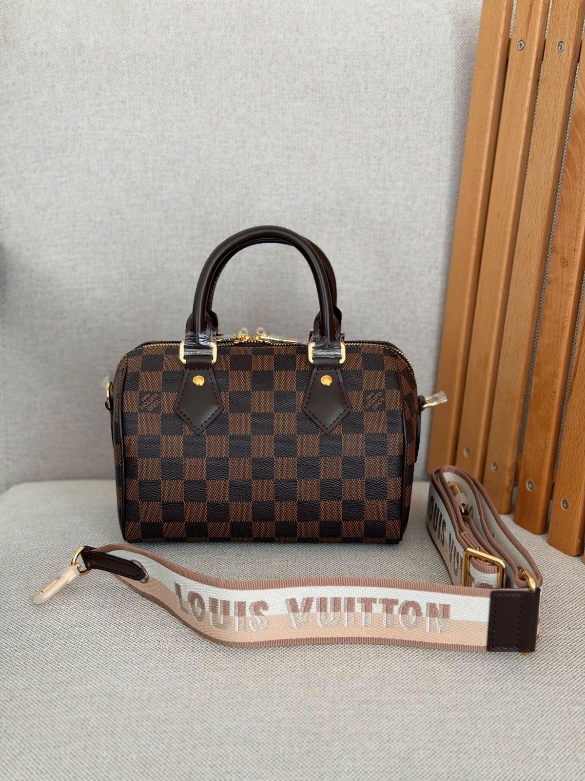 Louis Vuitton Speedy Bandoulière 20 in Monogram canvas · 3
