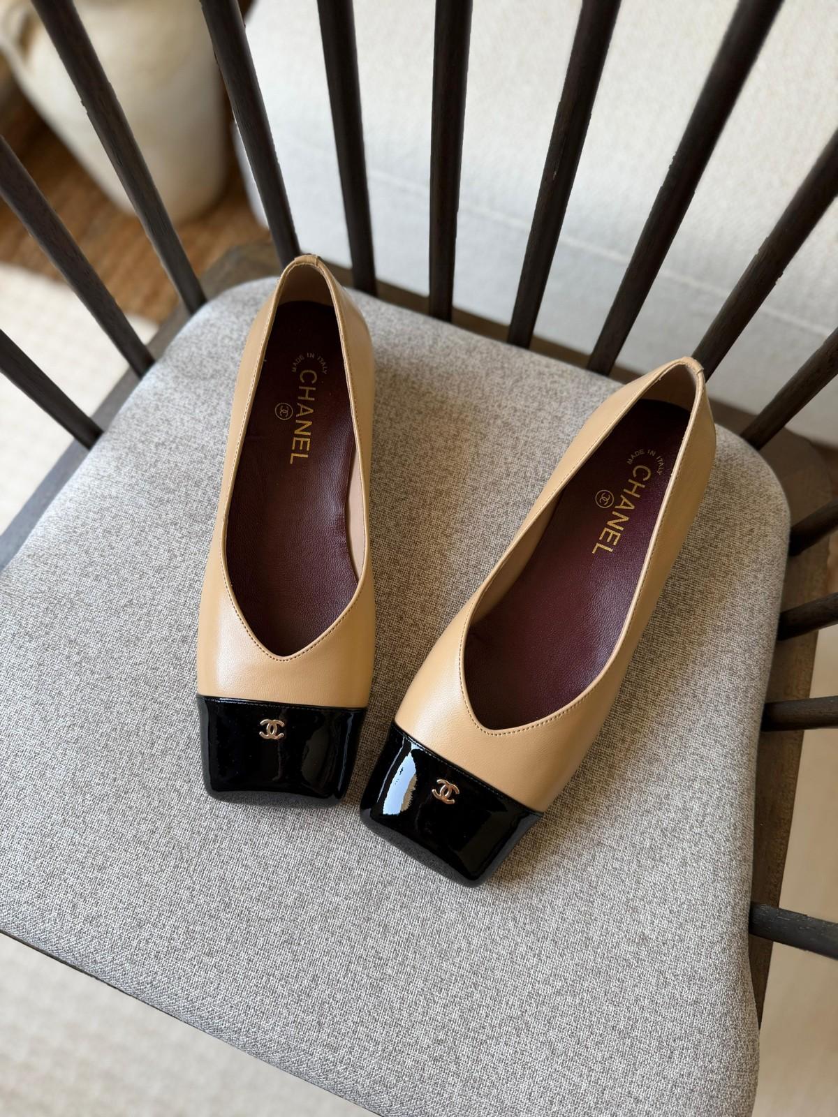 Chanel Two-Tone Ballerina Flats in Beige Leather with Black Patent Cap Toe · 2