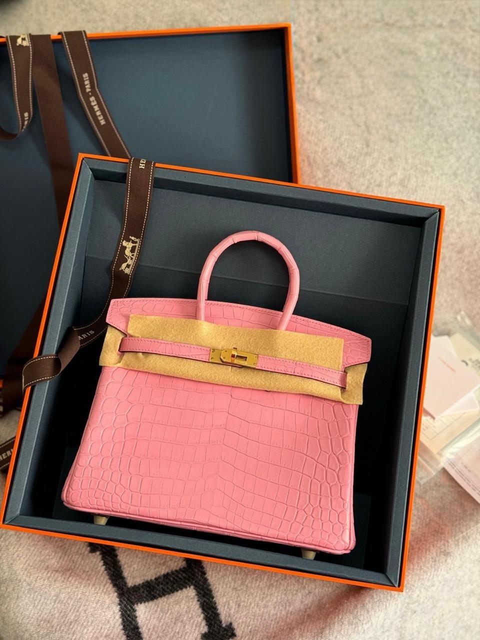 Hermès Birkin bag in shiny crocodile leather · 3