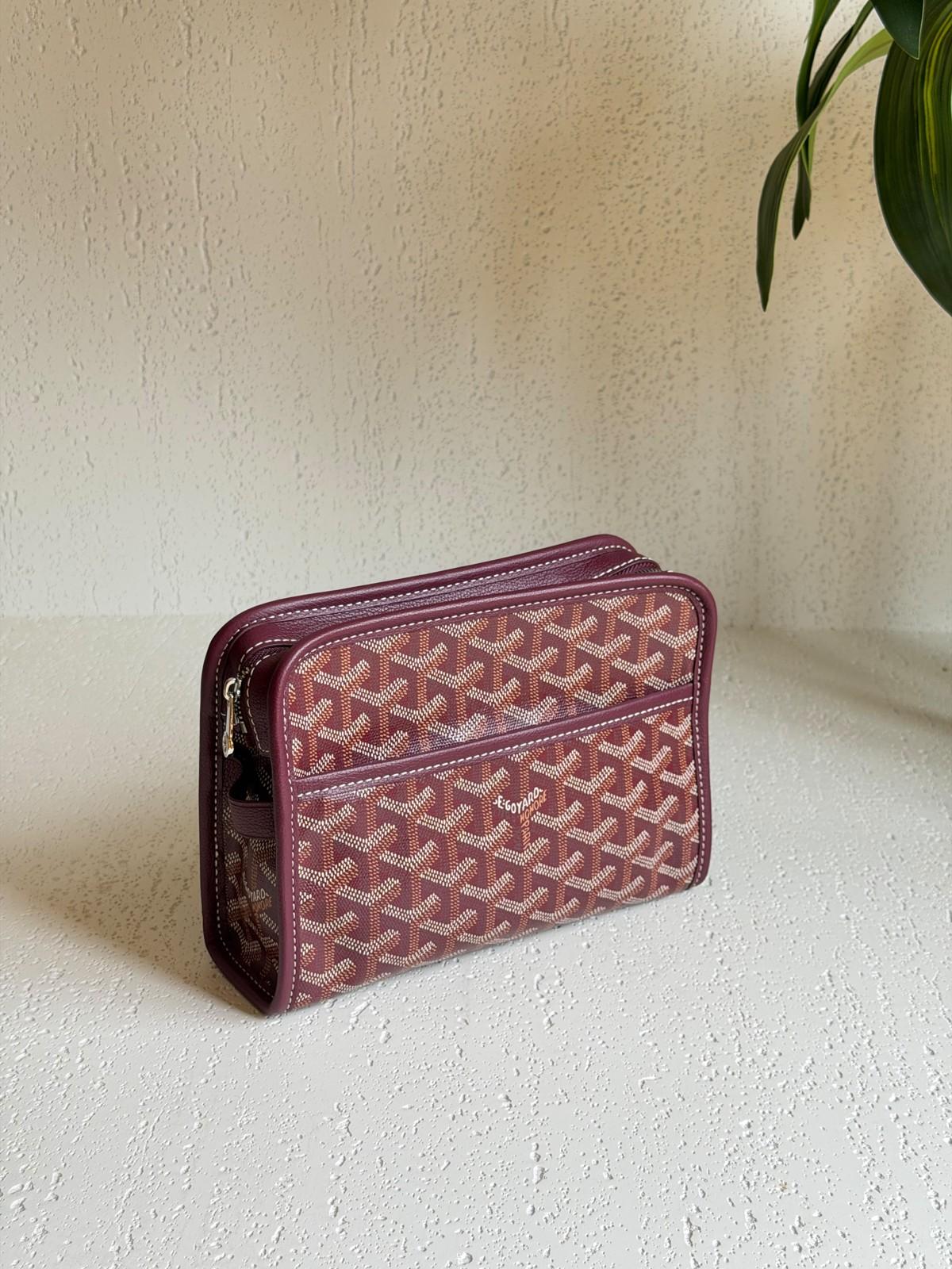Goyard Zip Wallet in Goyardine Chevron Canvas · 2