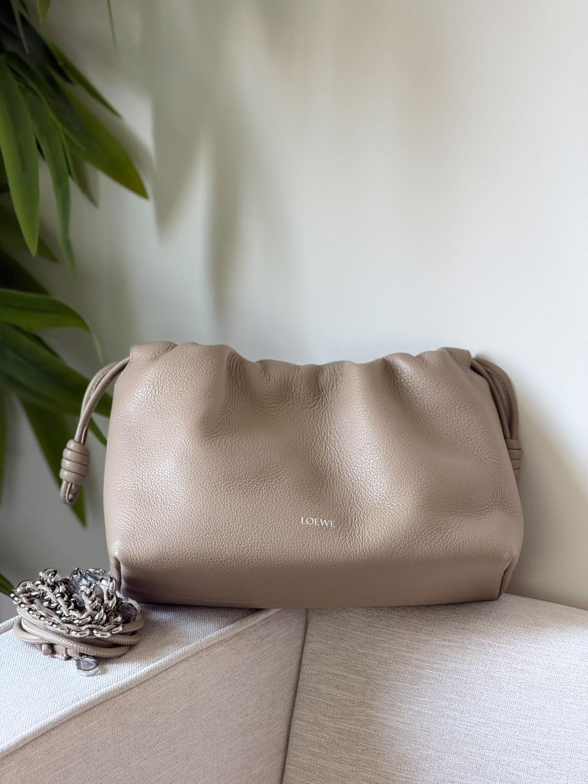 حقيبة لويفي فلامنكو جلدية برباط سحب (Loewe) · 2