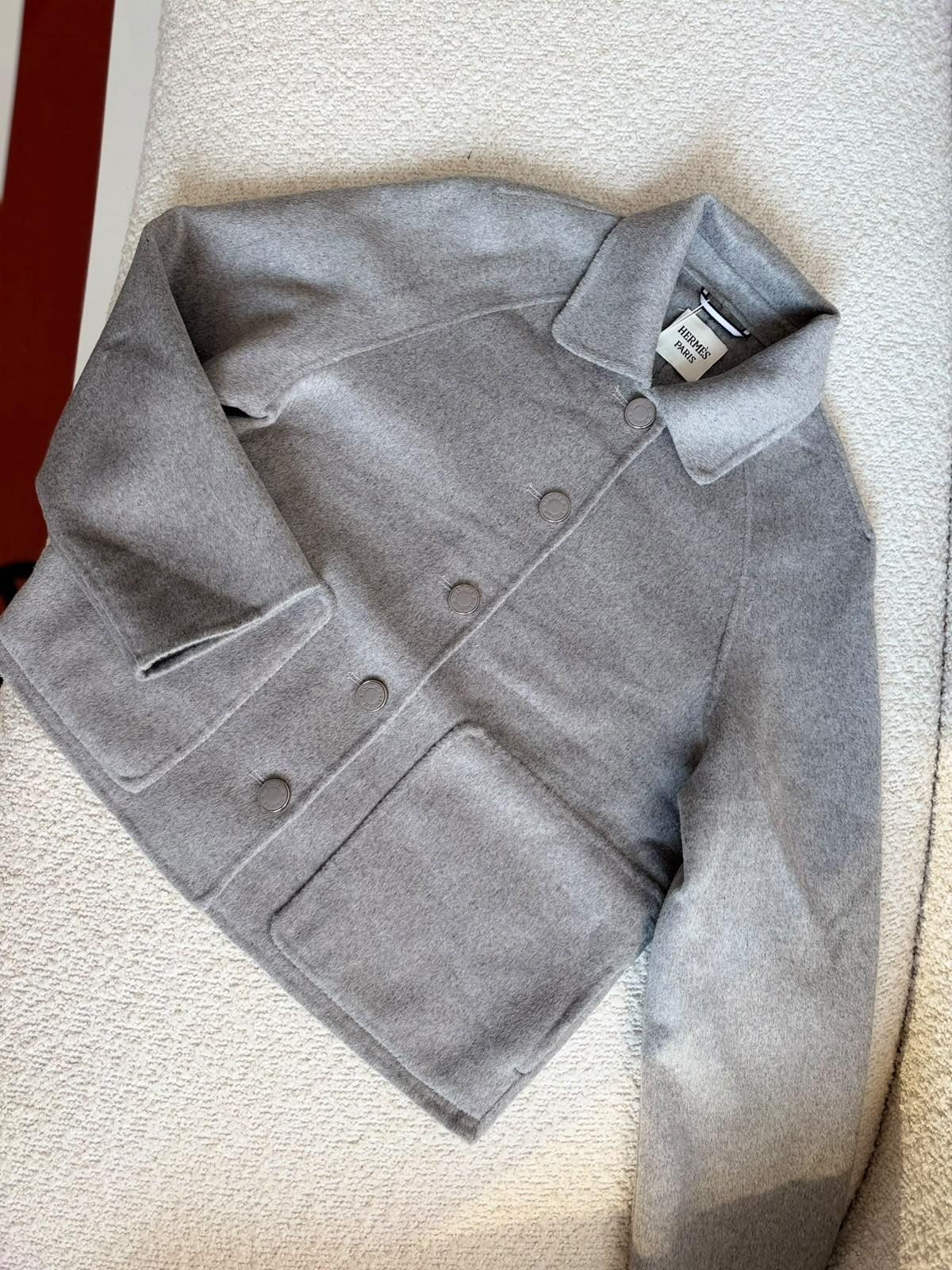 Hermès Grey Wool and Cashmere Jacket with Round Buttons · 3