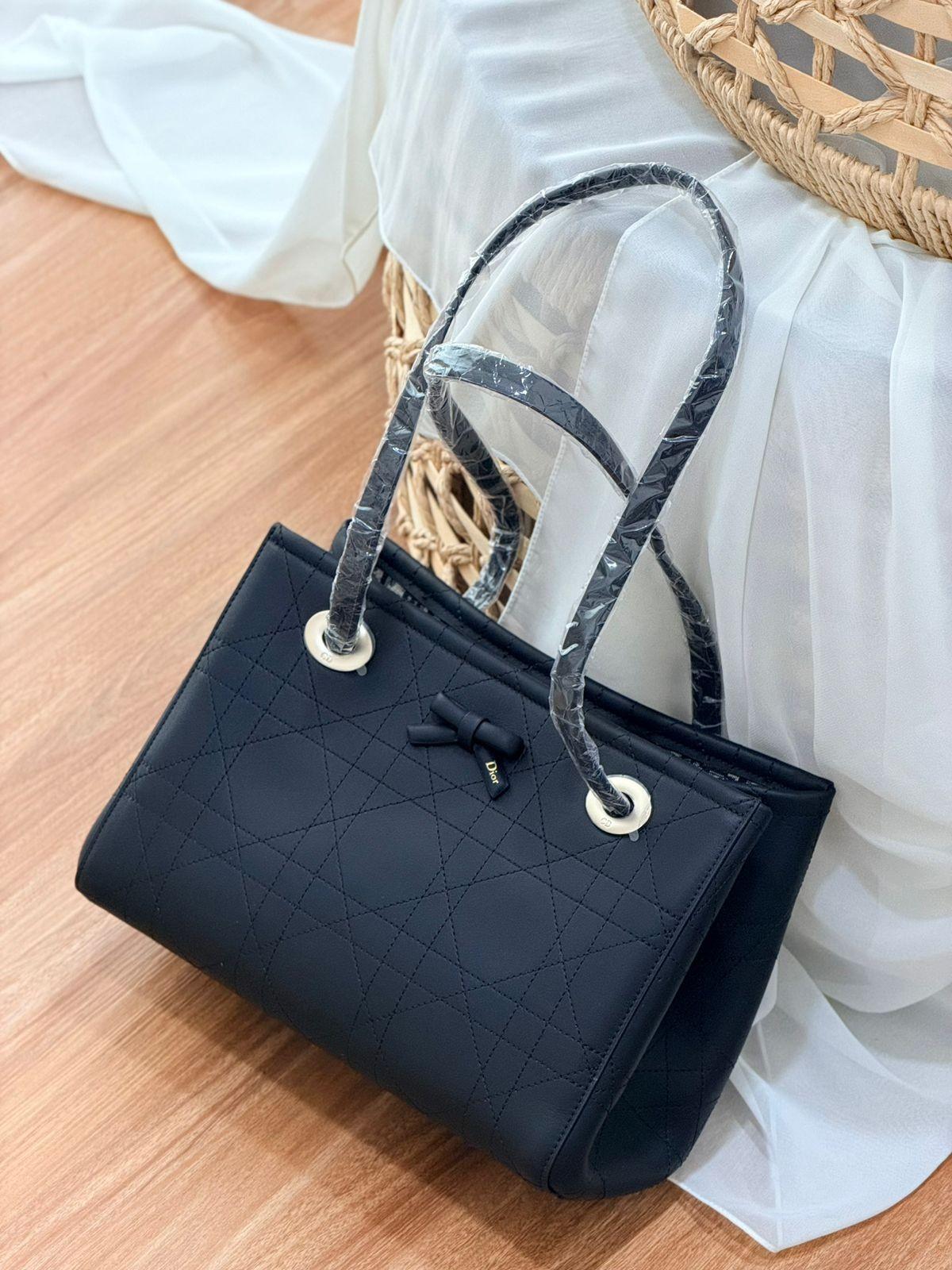حقيبة ديور ليدي دي سير توت بتبطين ماكروكاناج (Dior) · 2