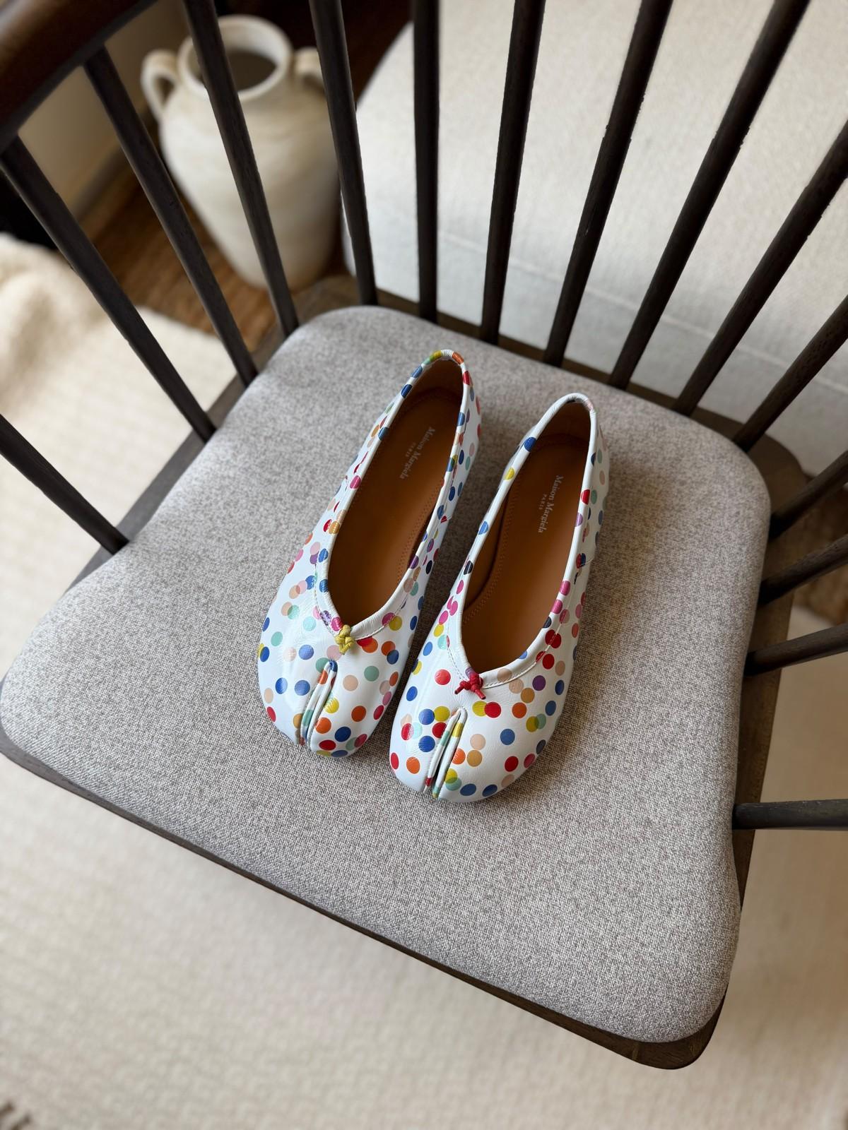 Maison Margiela Tabi Ballet Flats in Multicolour Polka Dot Leather · 2