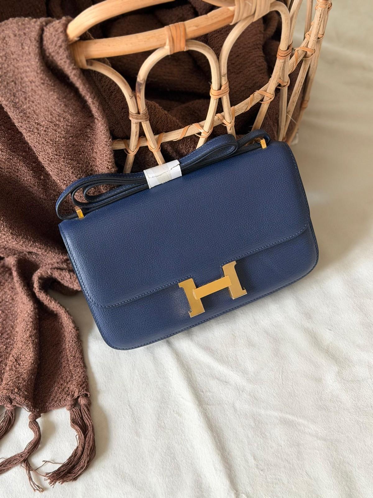 Hermès Constance bag in grained leather with the H clasp · 2