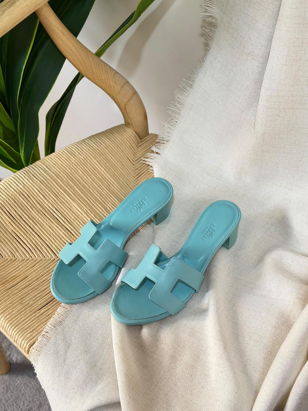 Hermès Oran Sandal in Light Blue Leather · 3