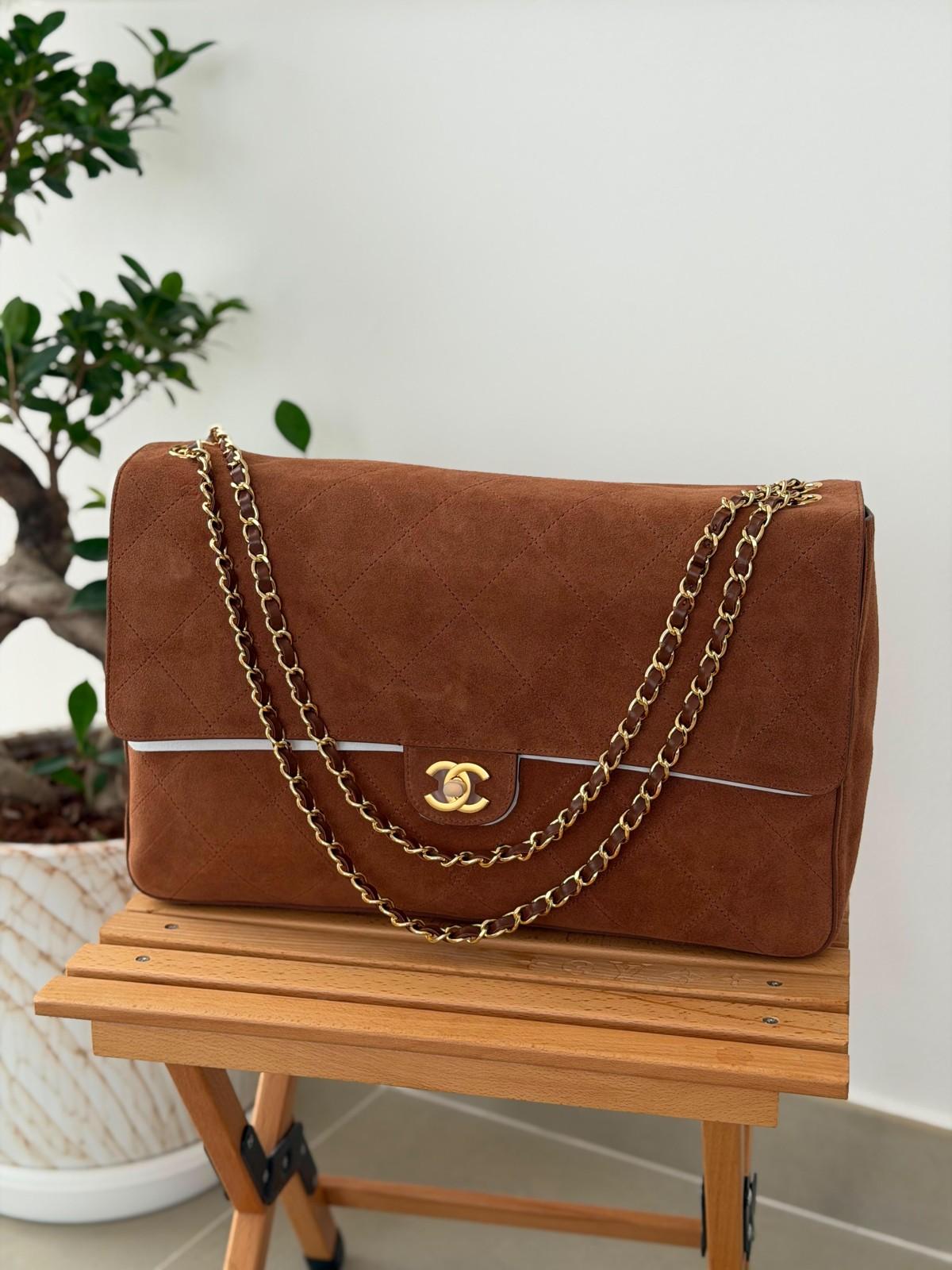 Chanel Maxi Flap bag in suede calfskin with contrast piping · 3