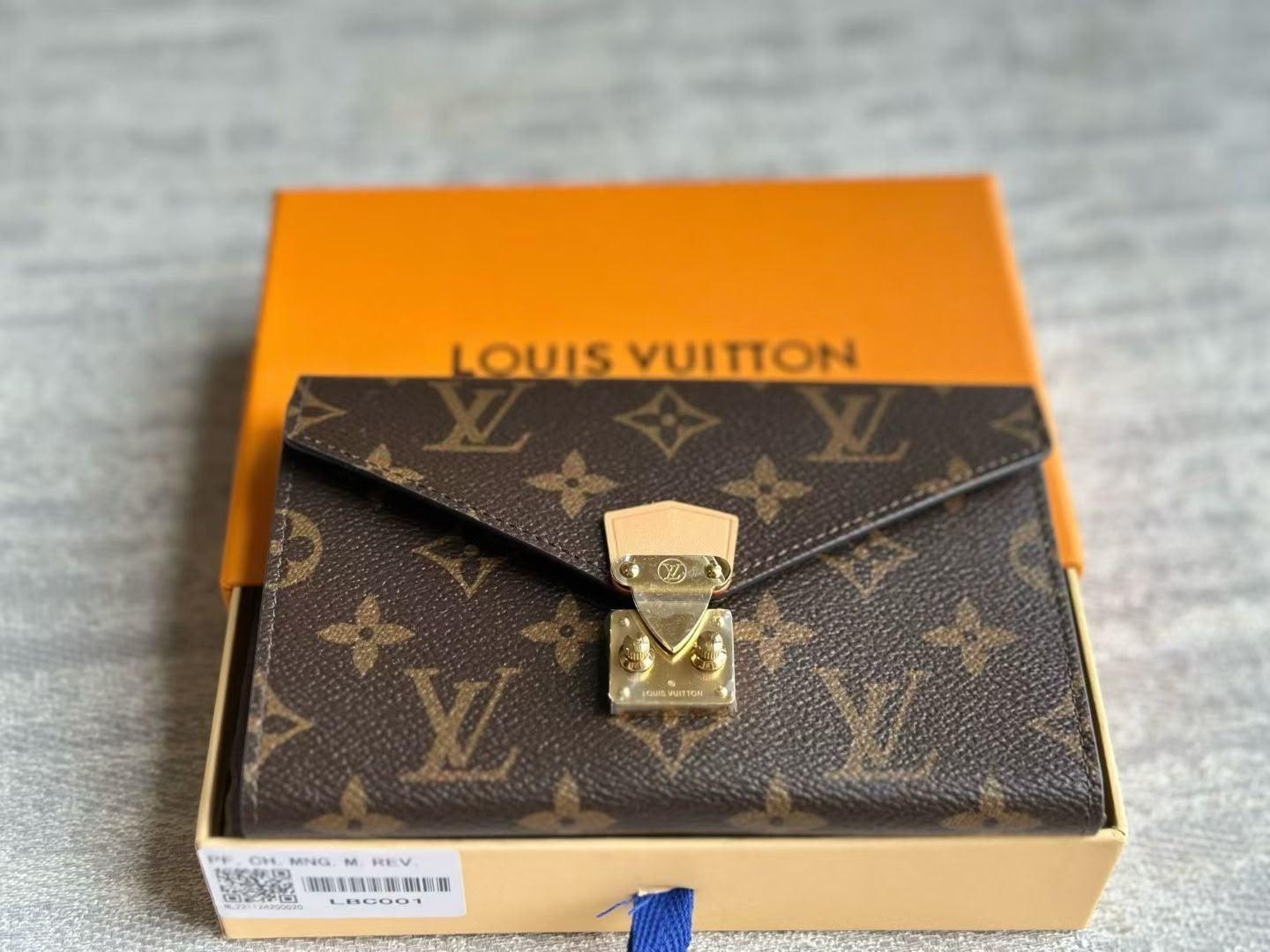Louis Vuitton Monogram compact wallet with S-lock · 3