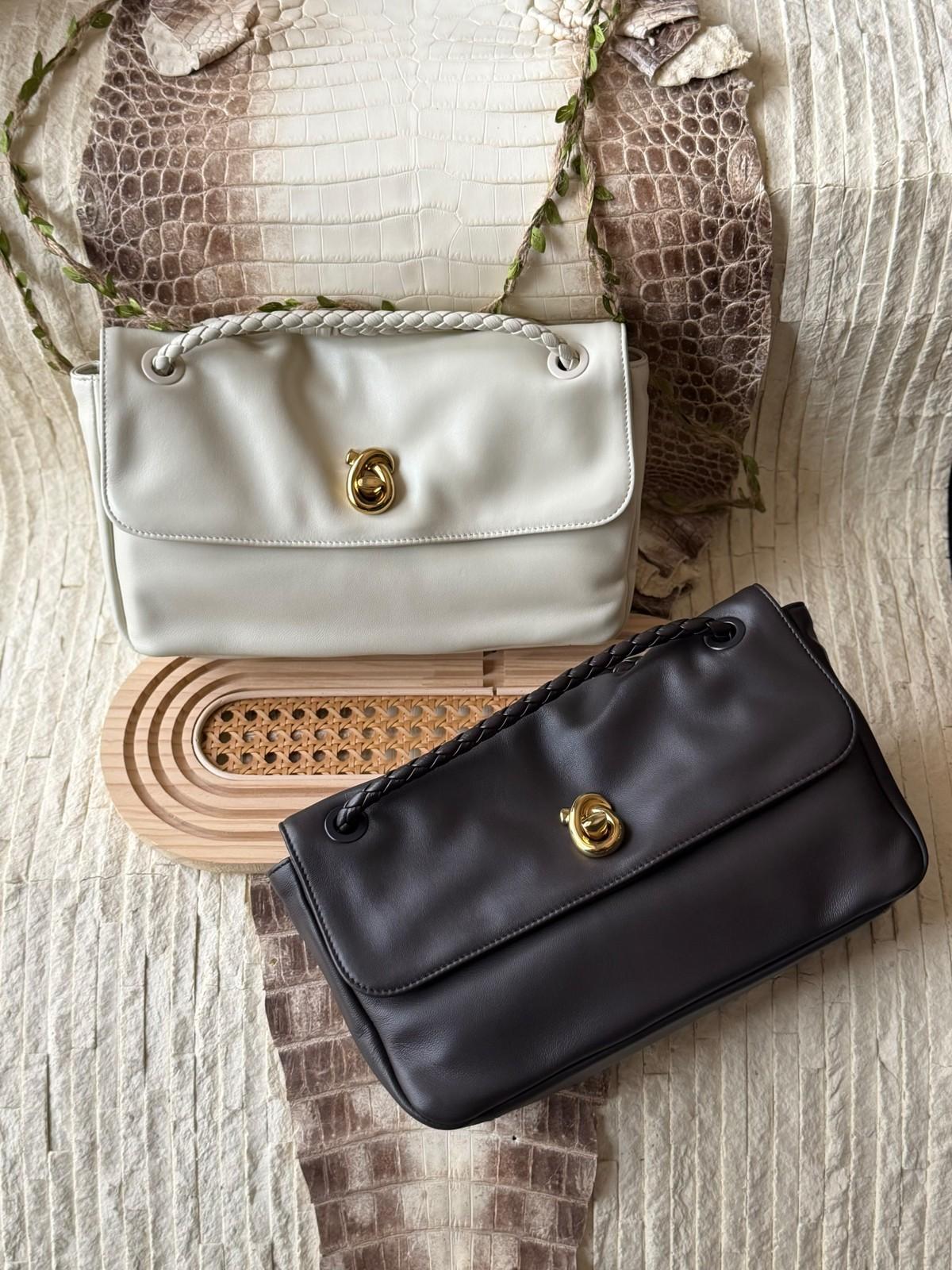 Bottega Veneta Andiamo bag in smooth leather with braided pull-through strap · 3