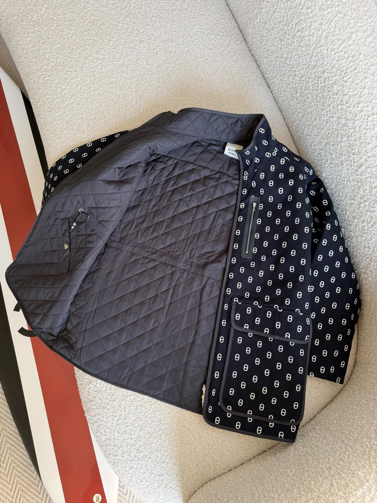 Hermès Reversible Quilted Jacket in Navy Silk Print and Black Technical Fabric · 3