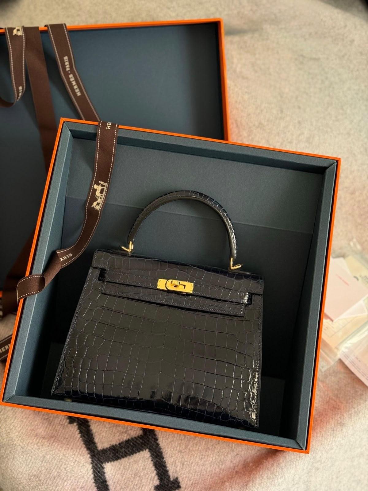 Hermès Birkin bag in shiny crocodile leather