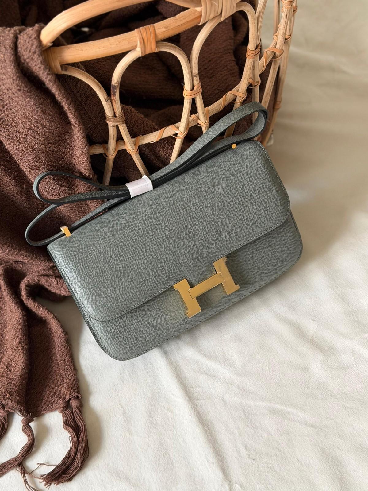 Hermès Constance bag in grained leather with the H clasp · 3