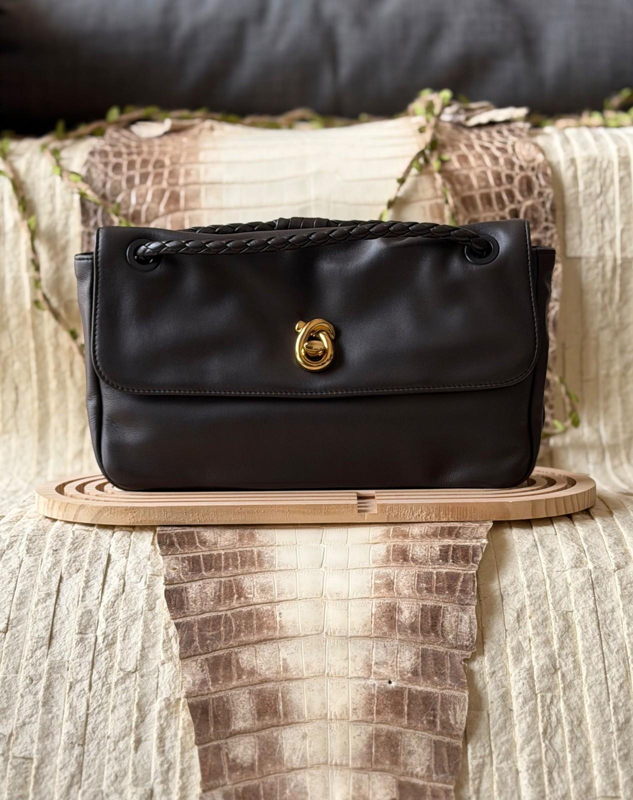 Bottega Veneta Andiamo bag in smooth leather with braided pull-through strap · 2